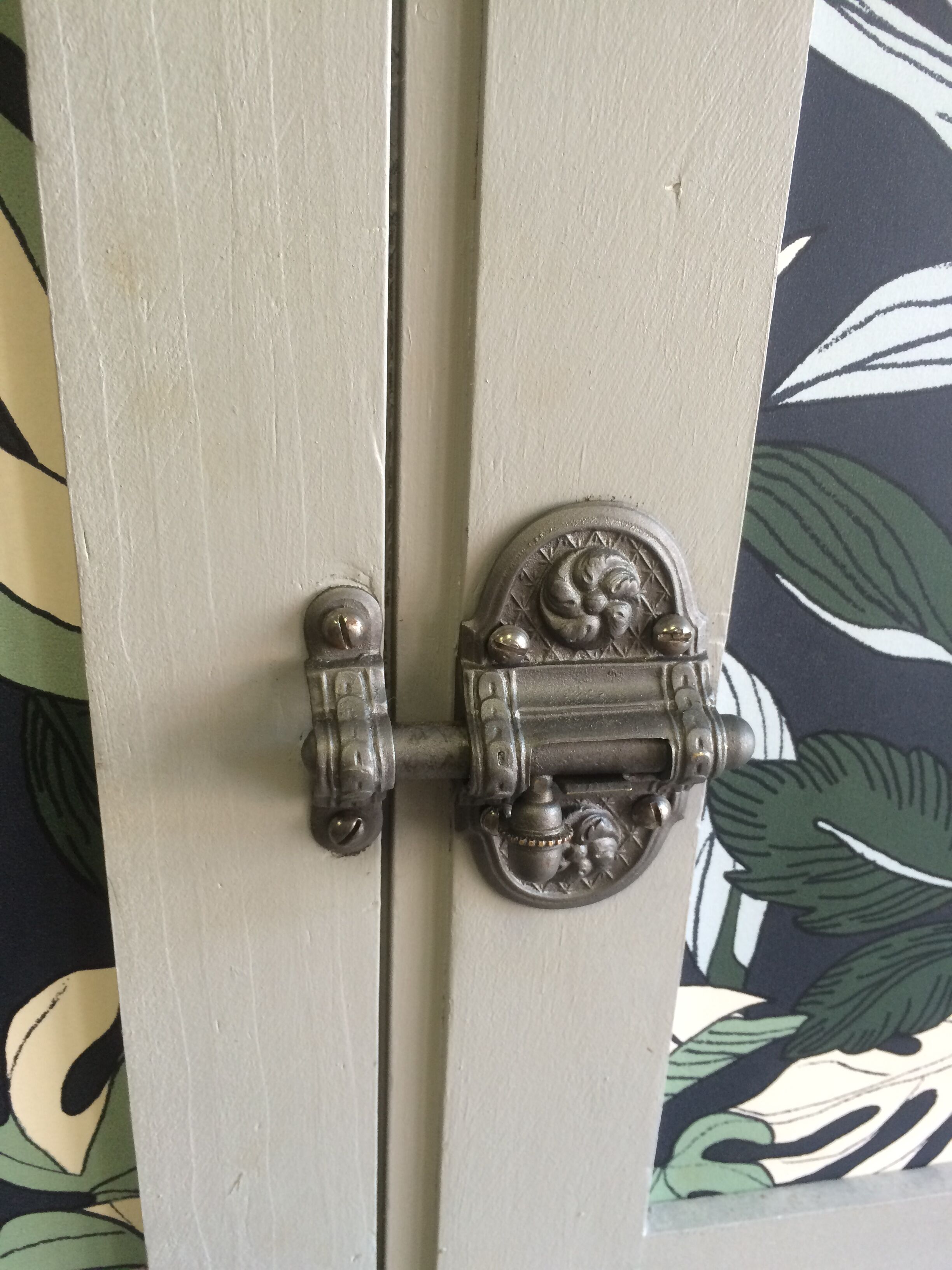 Armoire parisienne vintage palmier