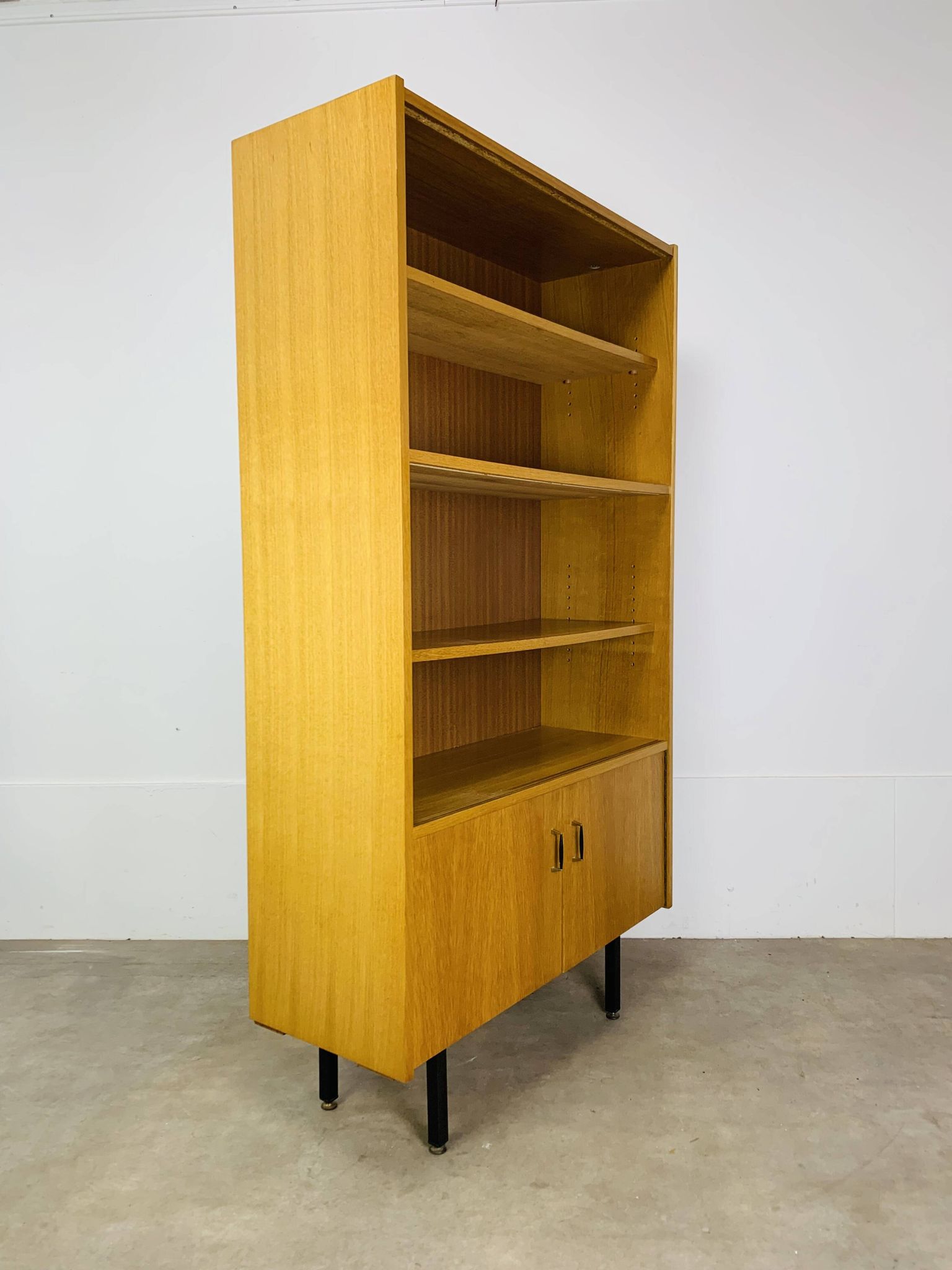 Etagère bibliothèque moderniste des années 50, chêne clair, vintage