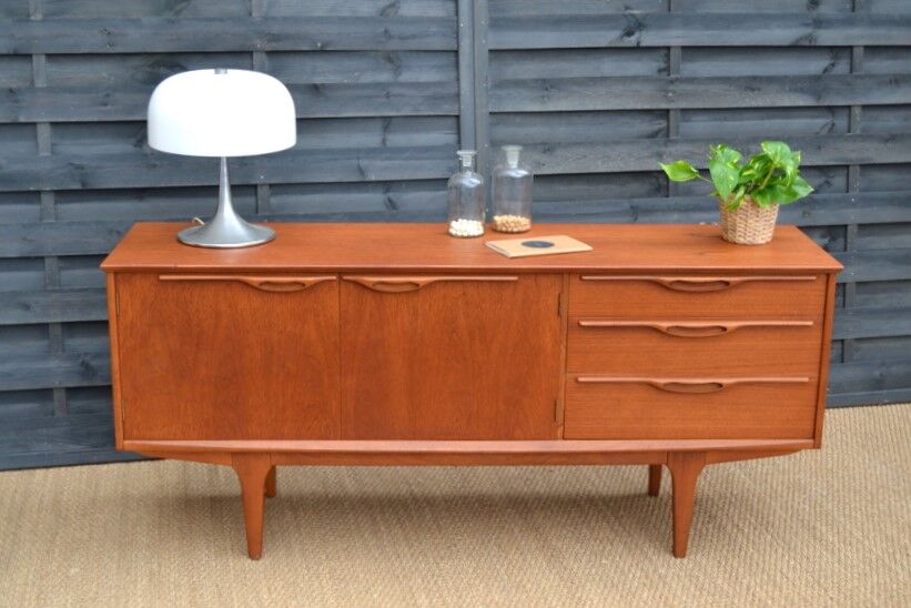 Enfilade anglaise par Jentique en teck