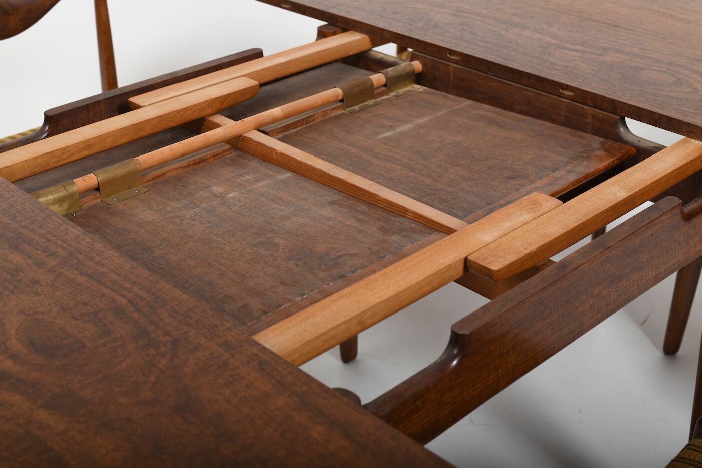 Chaises Cowhorn  et table par Svend Aage Madsen