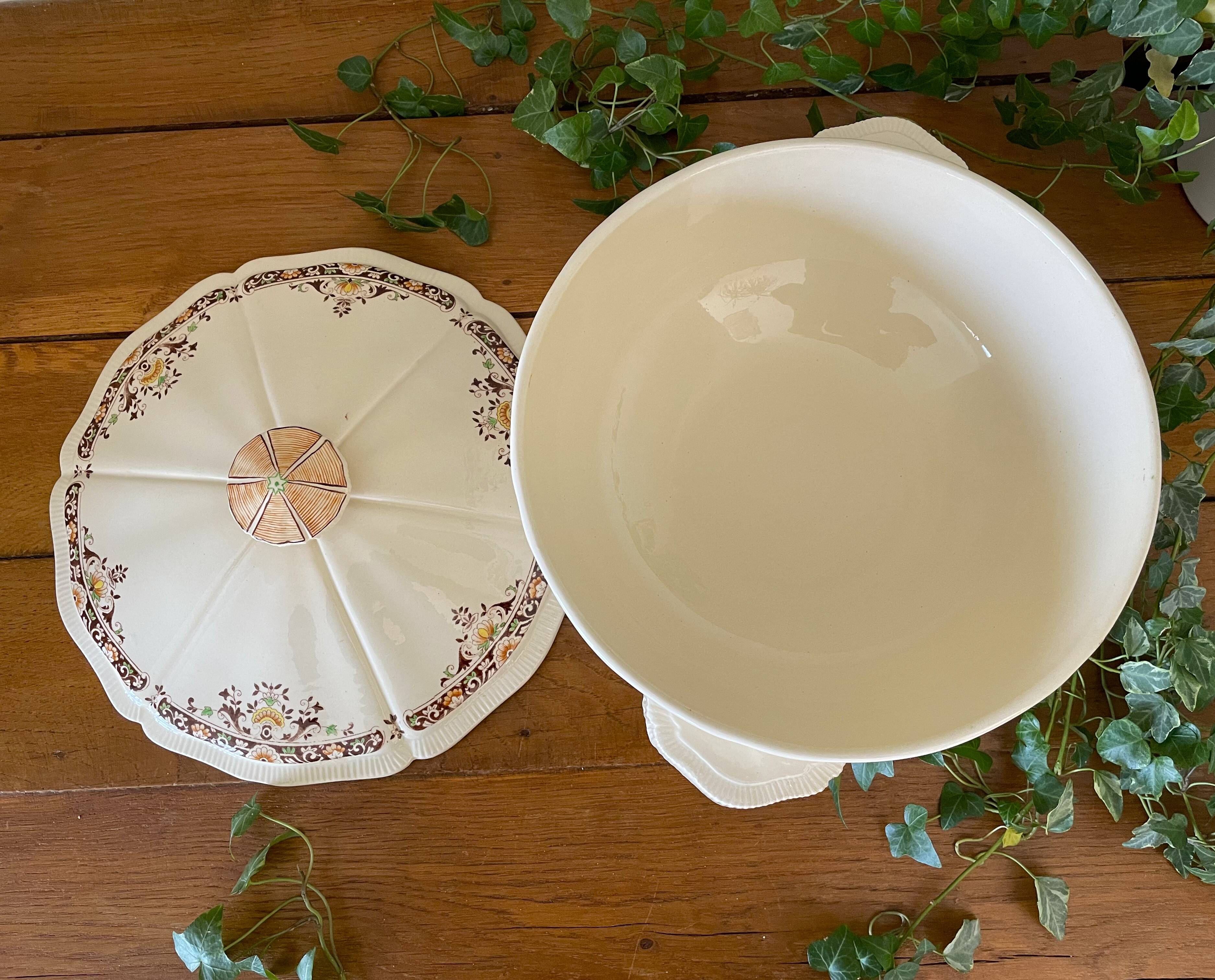 Large antique soup tureen in Longchamp earthenware.