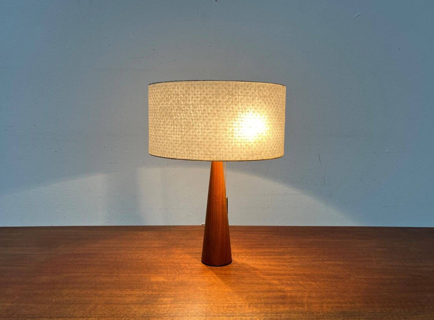Lampe de table en teck minimaliste du milieu du siècle, années 1960