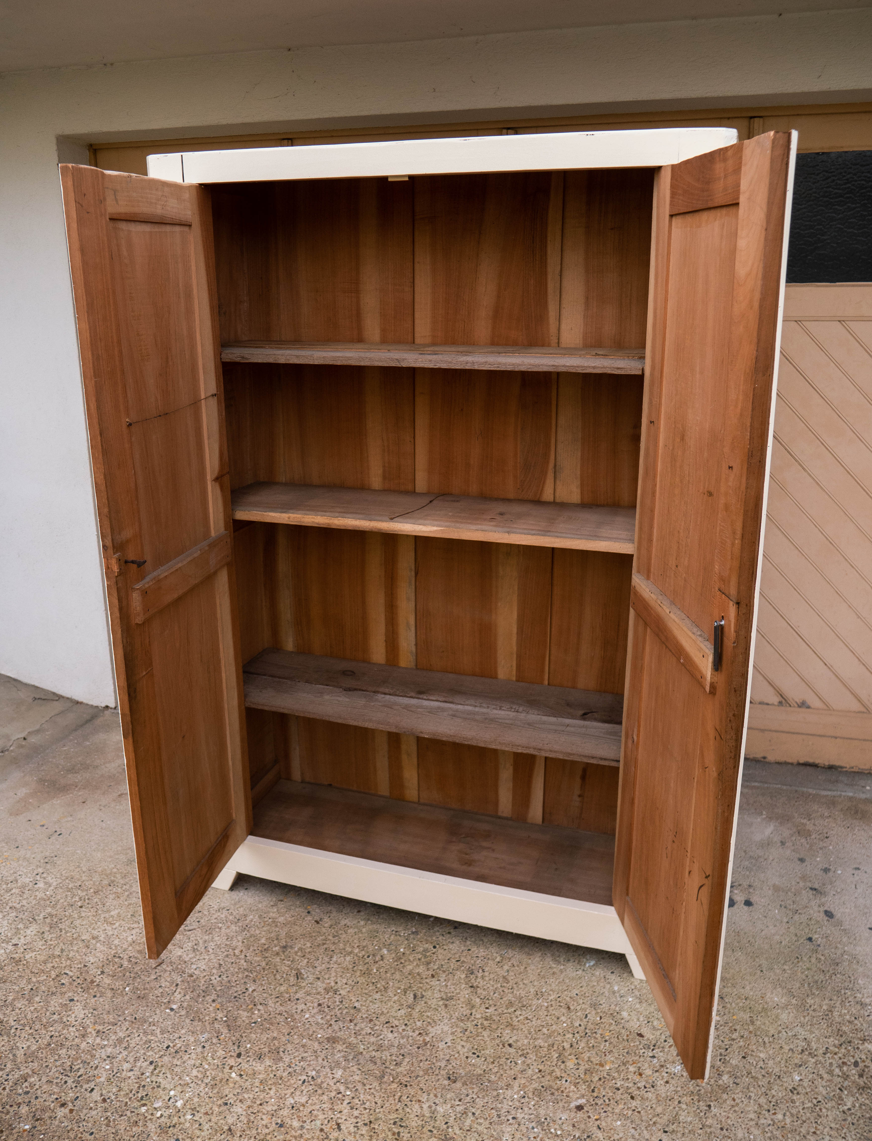 Armoire parisienne