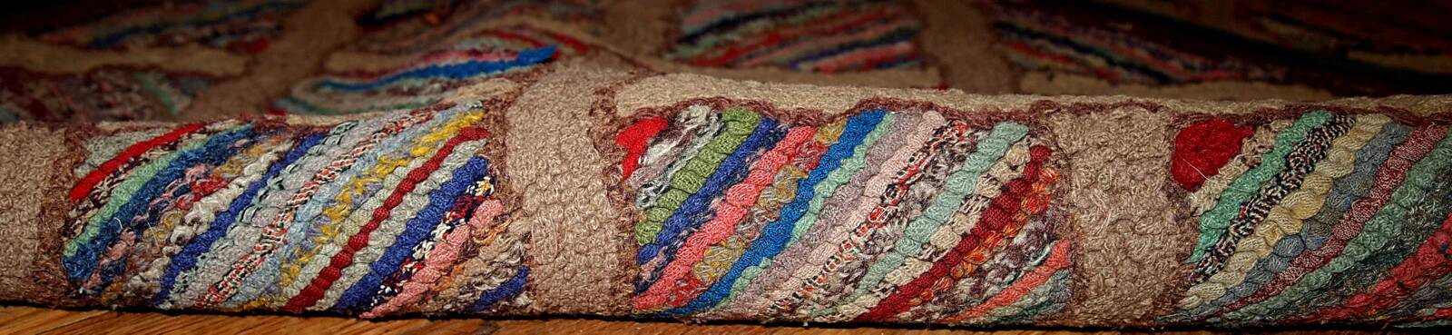 Handmade antique American hooked runner 2.9' x 8.3' (88cm x 252cm) 1880s - 1B439