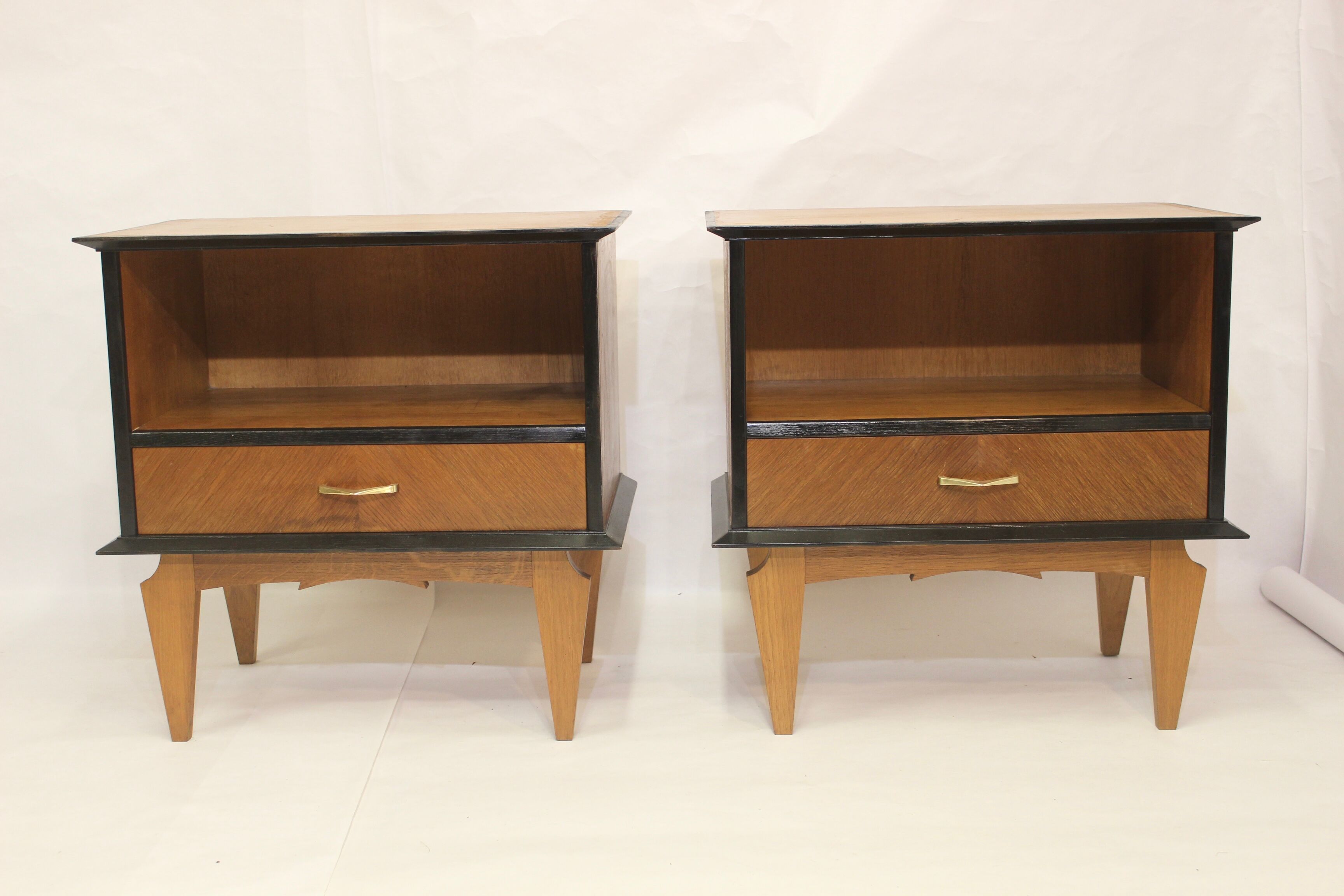 Pair of vintage bedside tables in oak veneer, 1960