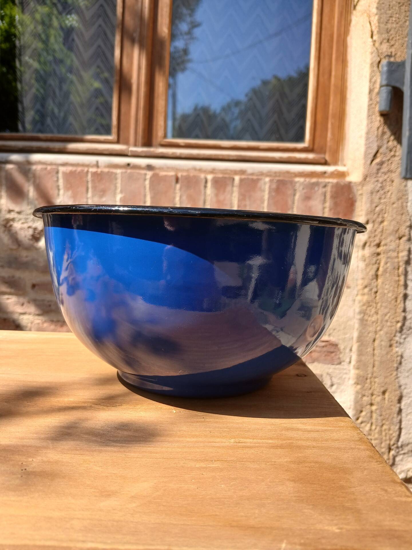 Vintage enamelled metal salad bowl