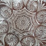 Flat bowl in chiseled glass