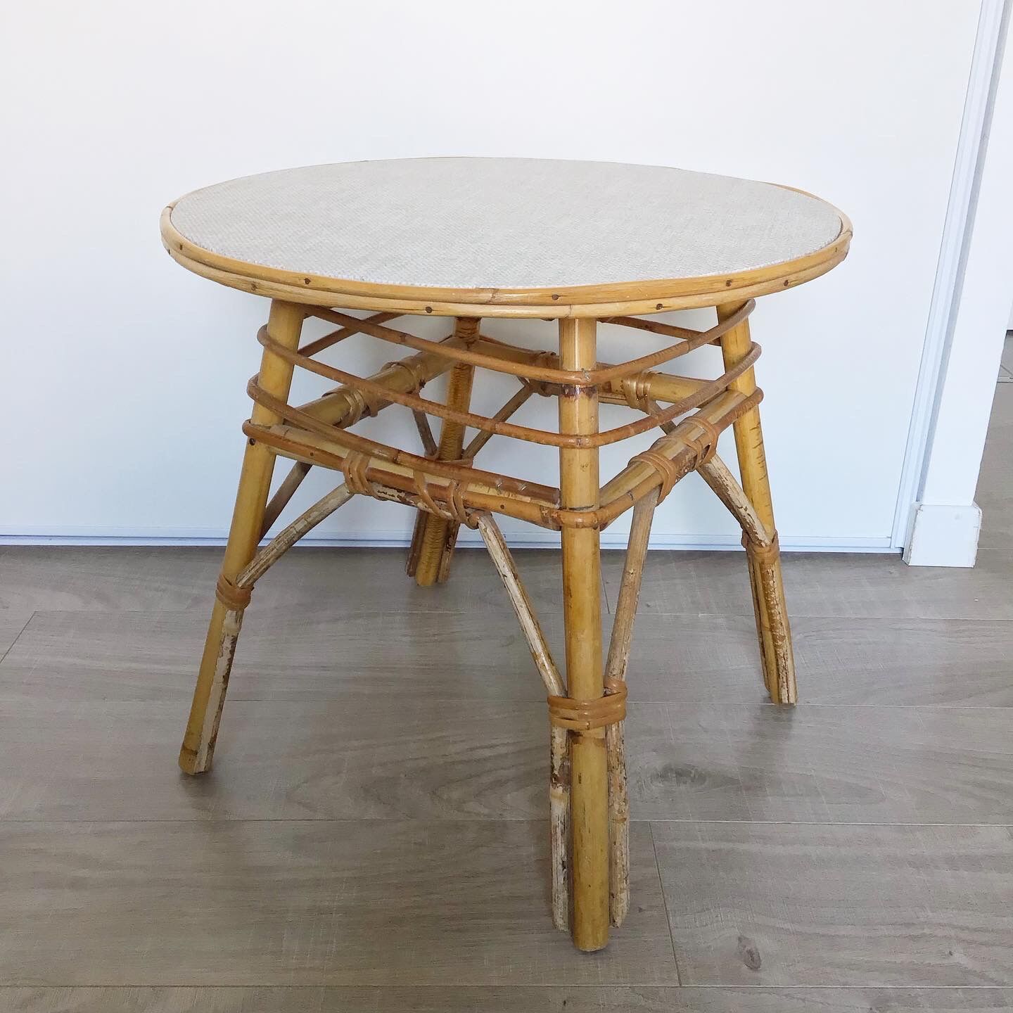 Table basse vintage ronde en rotin