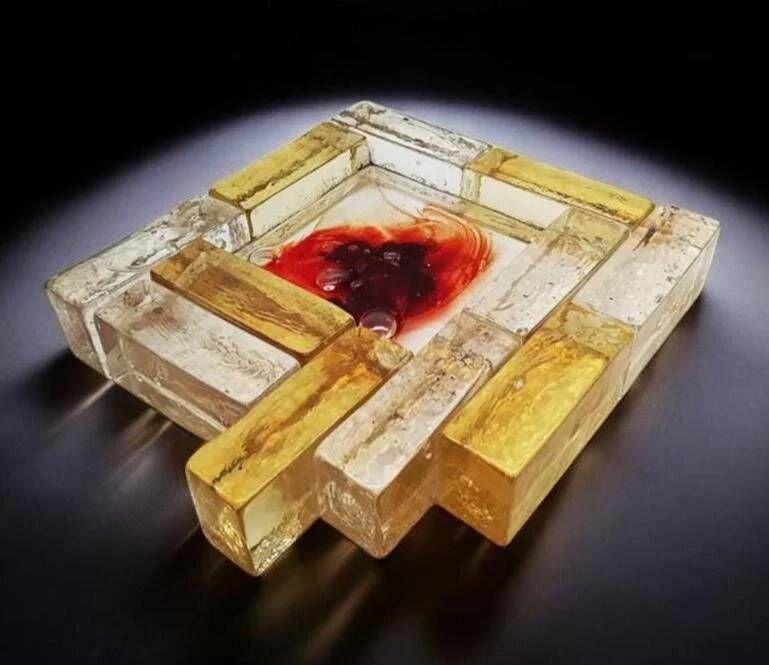 1950s rare large ashtray / sculpture in hand-blown artistic Murano glass attributed to Toni Zuccheri.