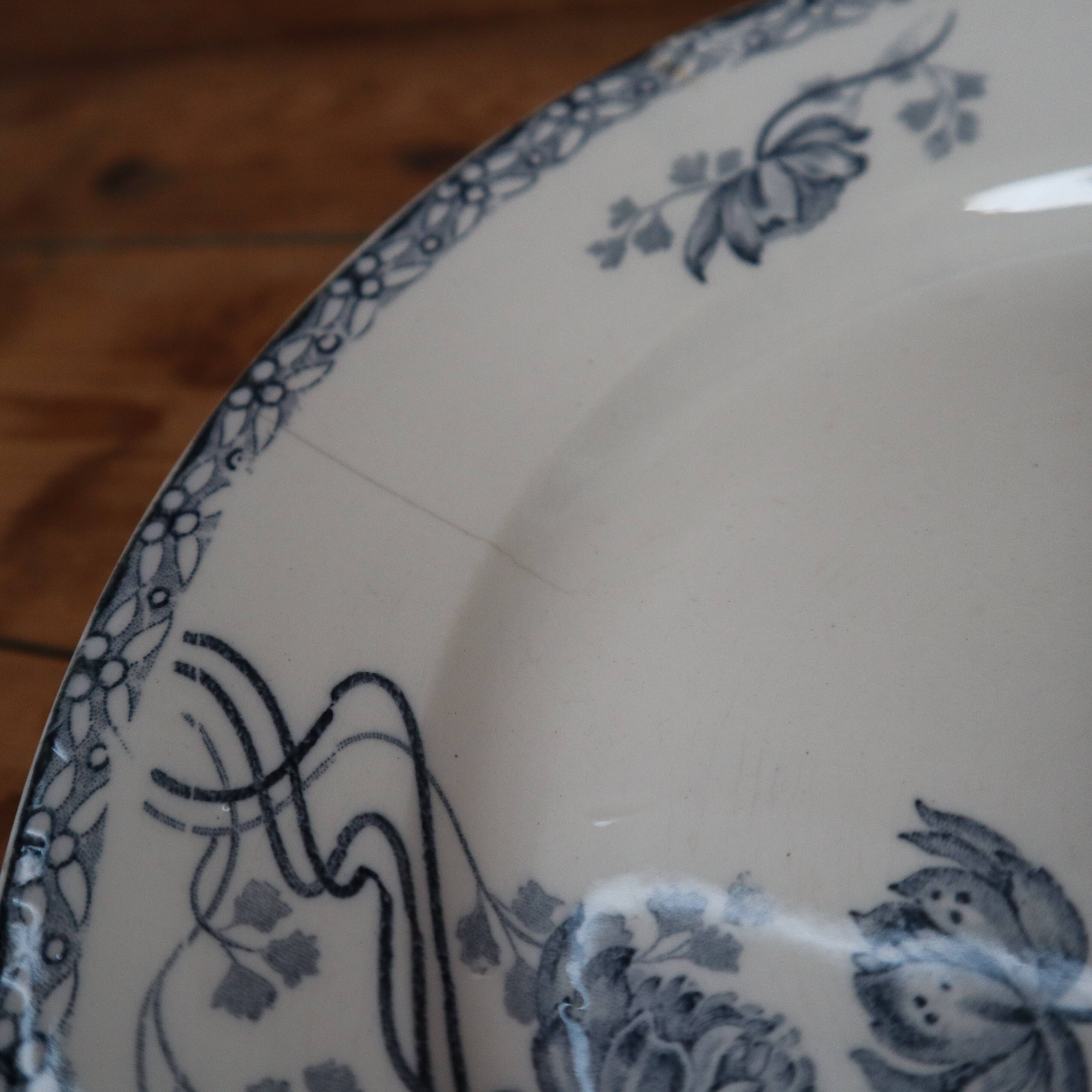 Assiette sur pied Royat Sarreguemines décor bleu