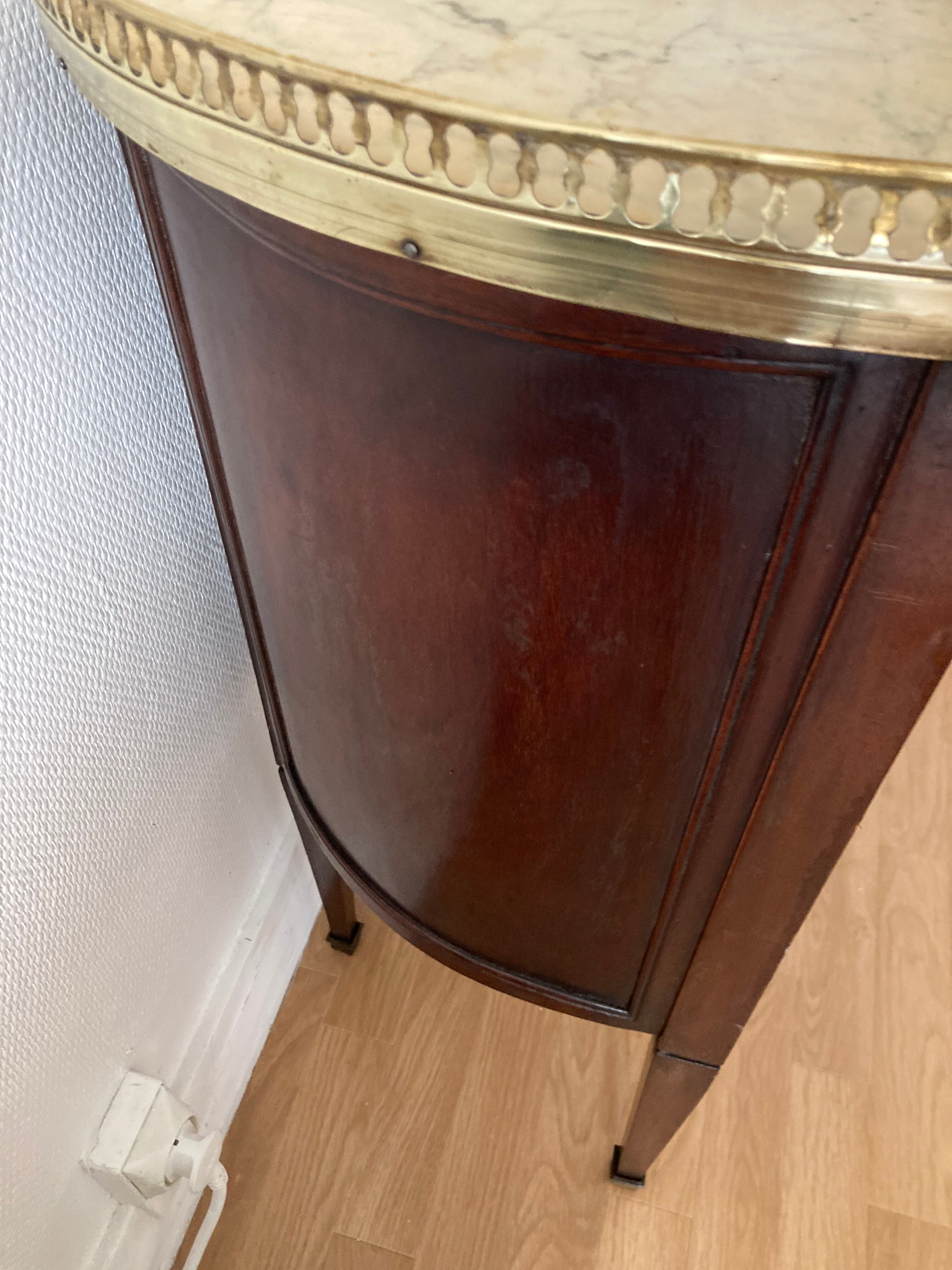 Commode demie lune style Louis XVI