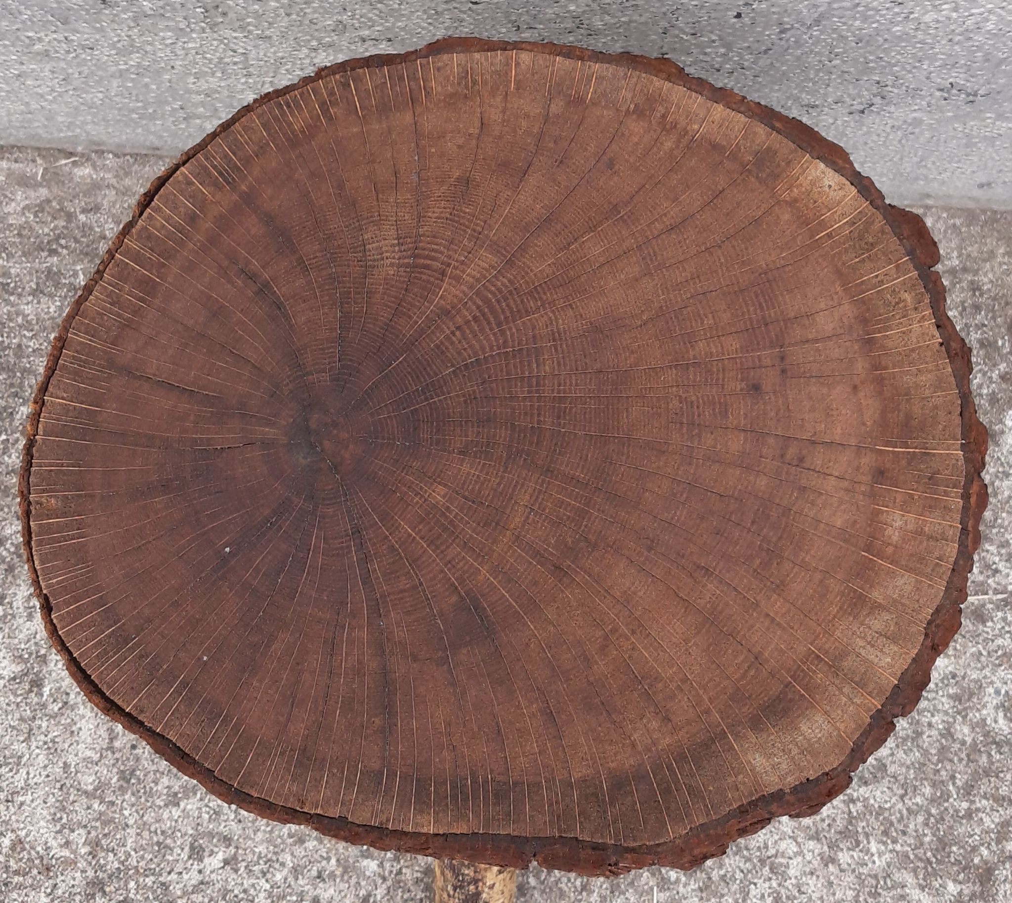 Tabouret bas brutaliste