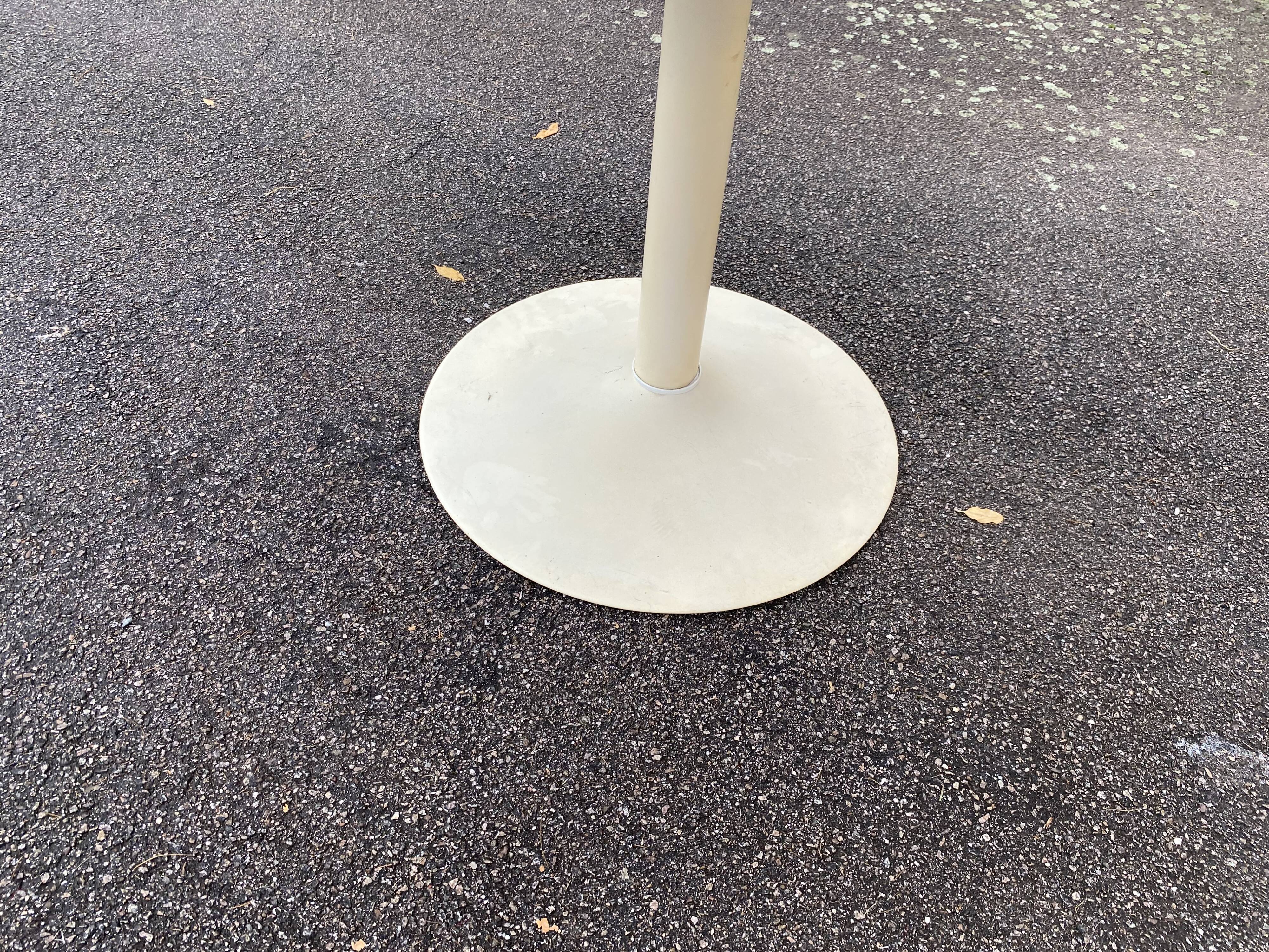 Tulip foot kitchen table