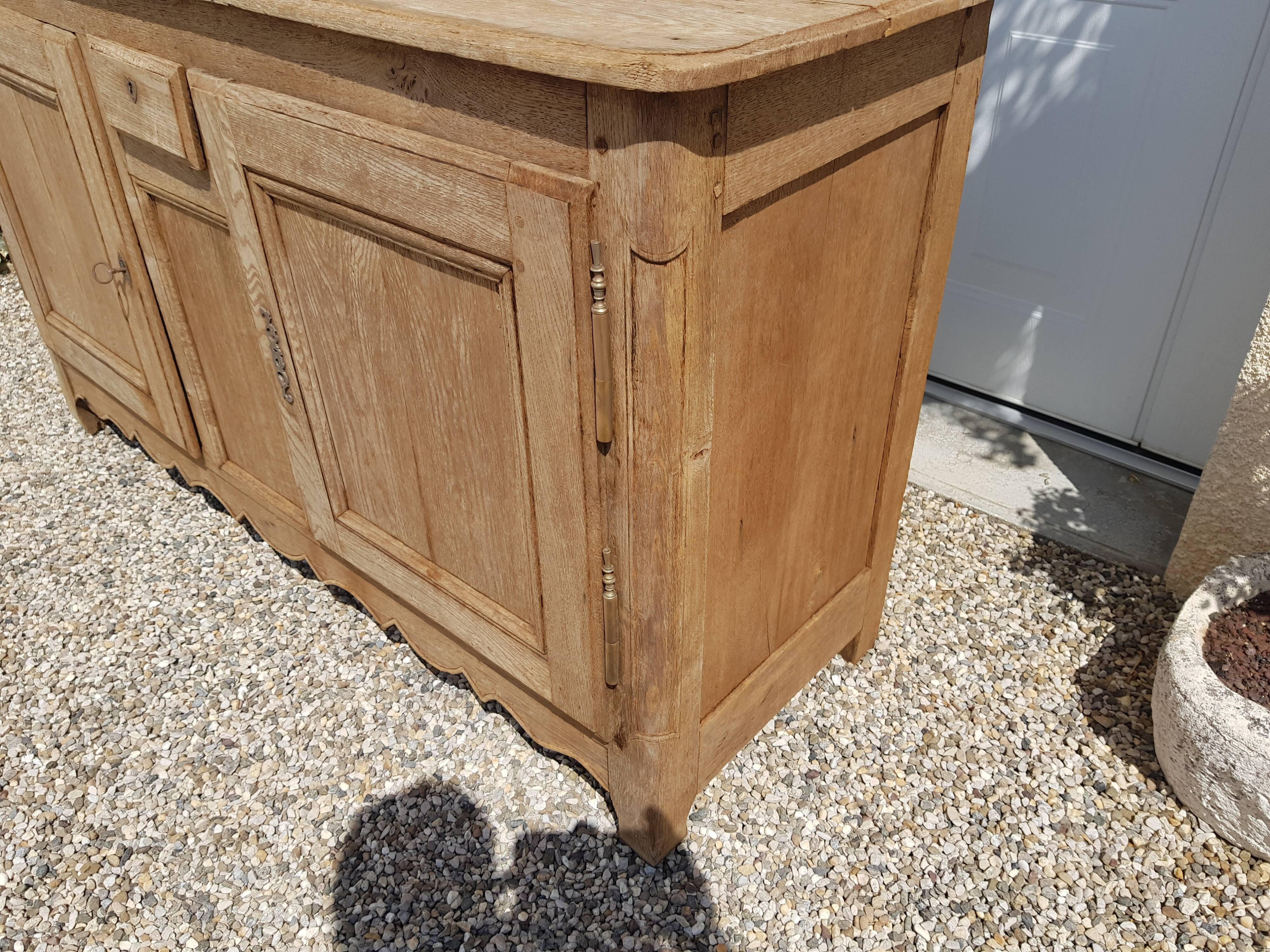 Buffet country in oak