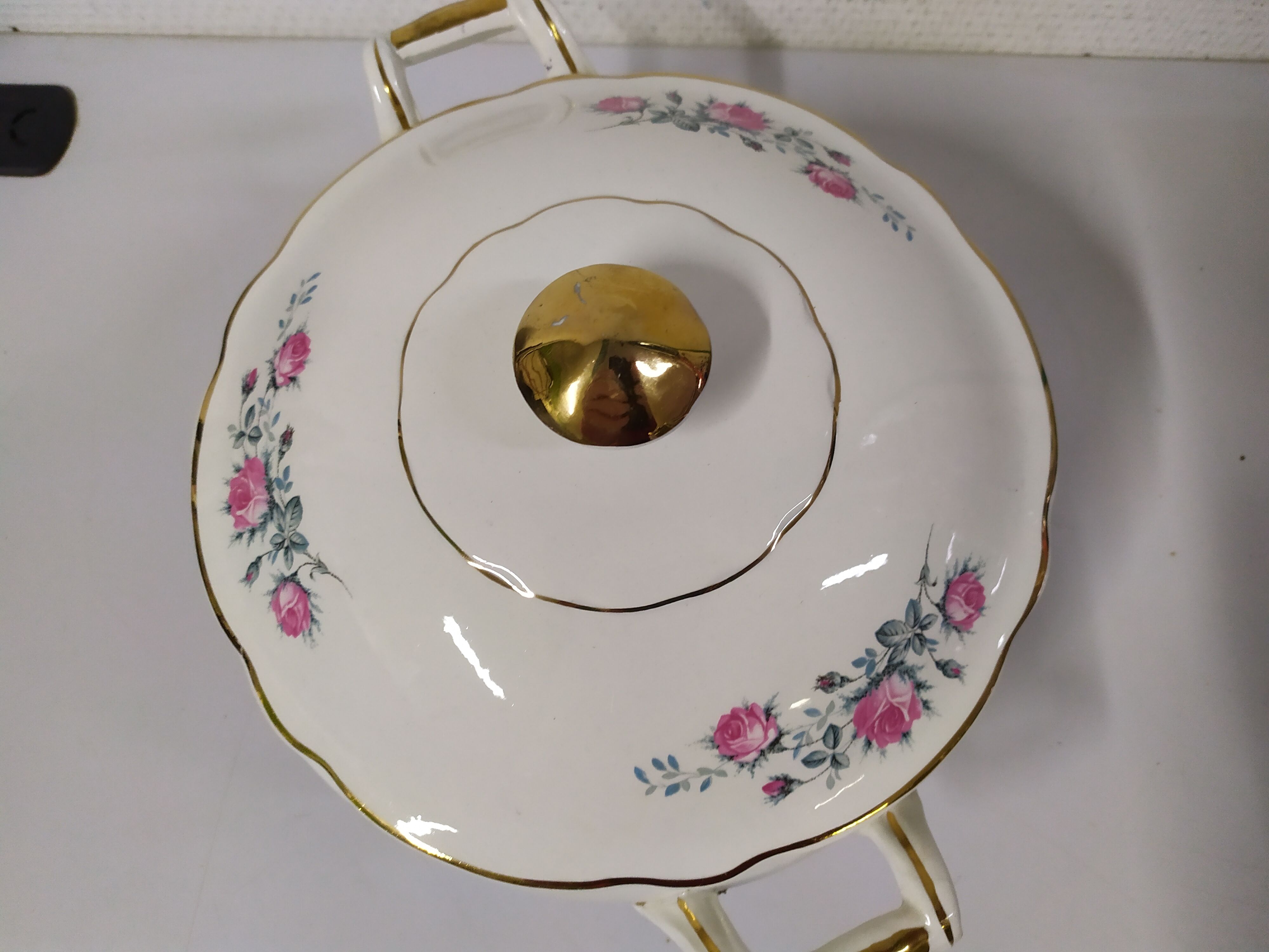 Soupière Sarreguemines Digoin fleurs rose liseré doré