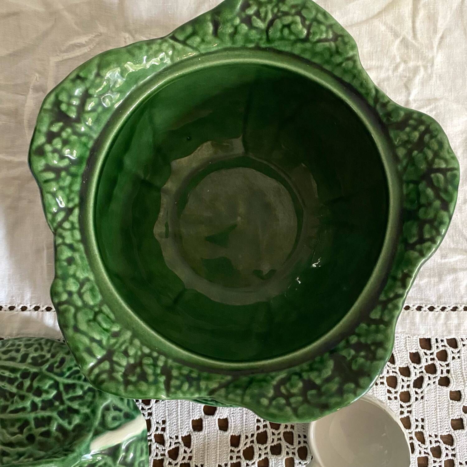 Soupière et plat en barbotine chou