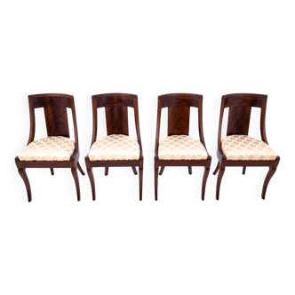 An antique set of chairs from around 1860.