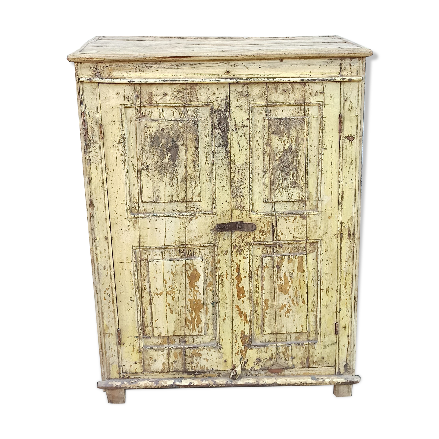 Armoire ancienne et profonde en bois