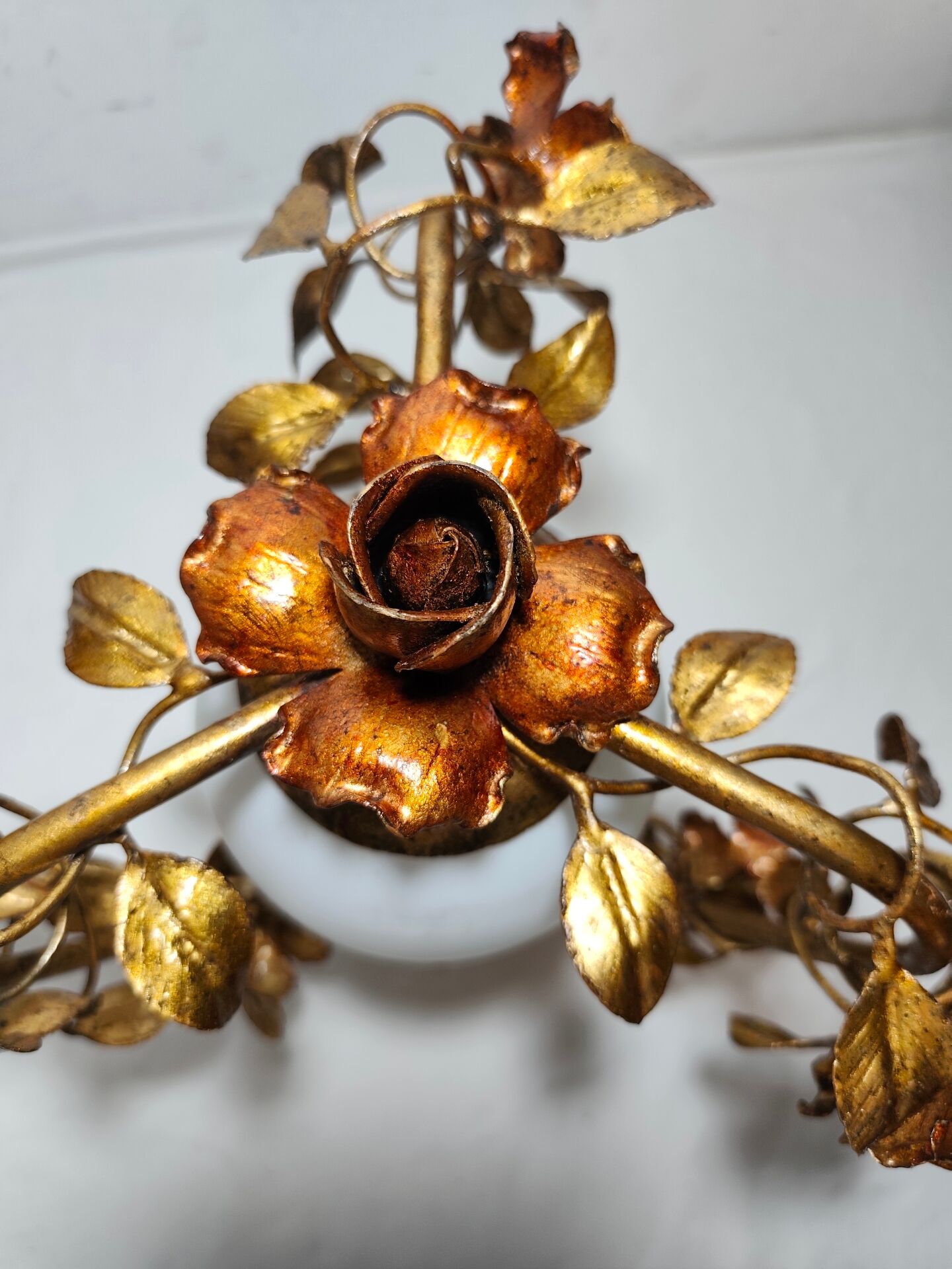 Suspension en fer forgé et enfeuille d'or, Espagne, années 1970