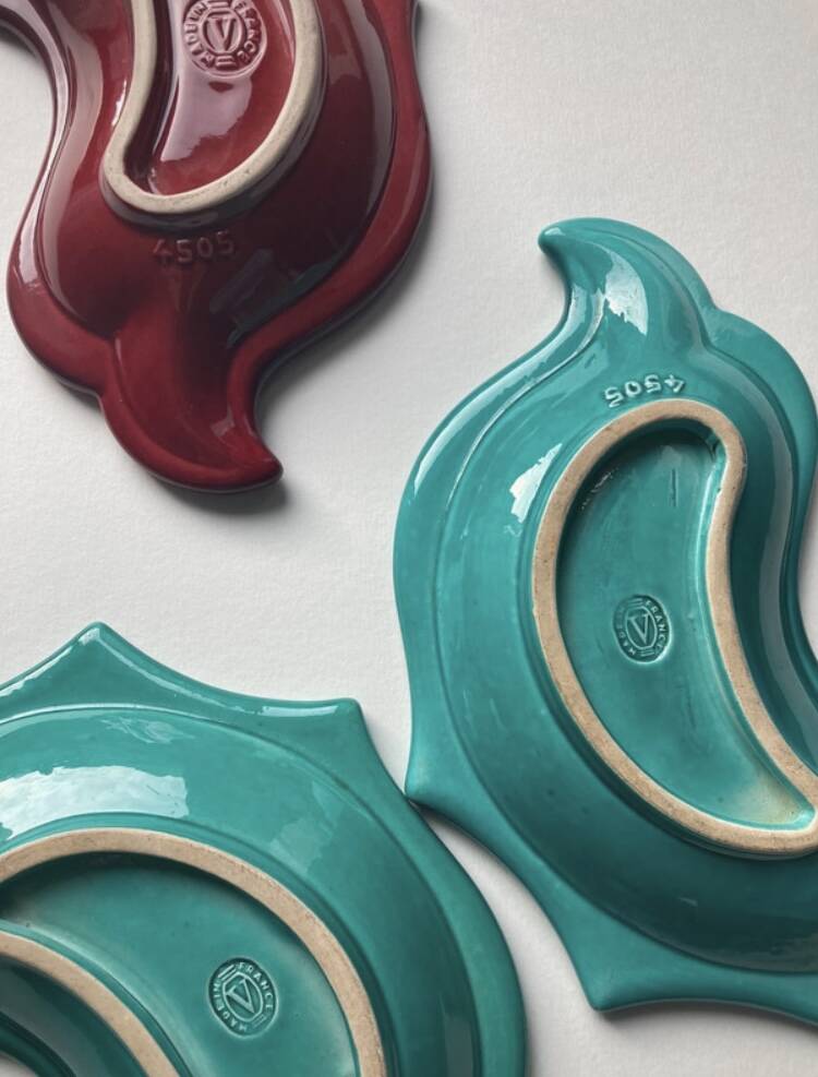 3 green and burgundy leaf-shaped bowls Verceram