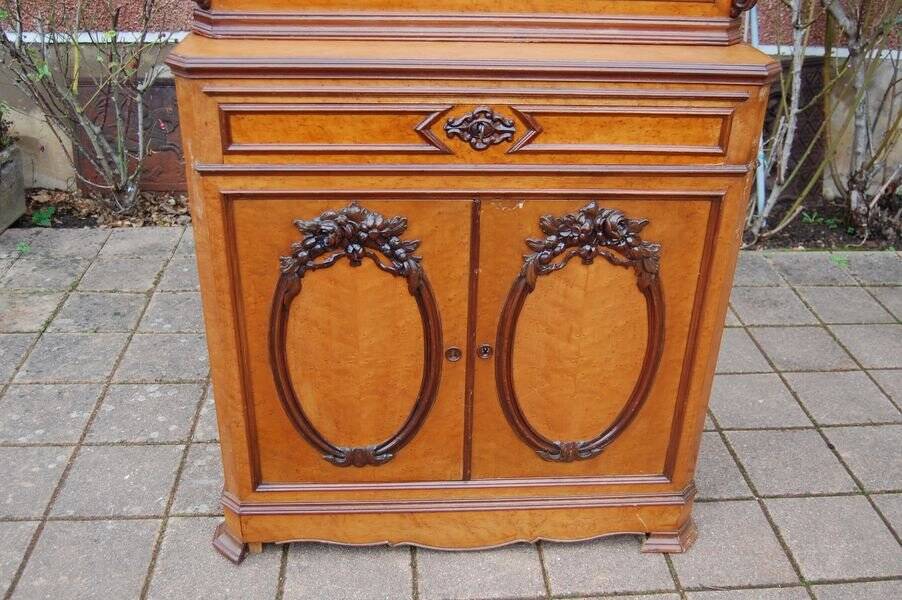 Napoleon III two-body buffet in mottled maple from the 19th century.