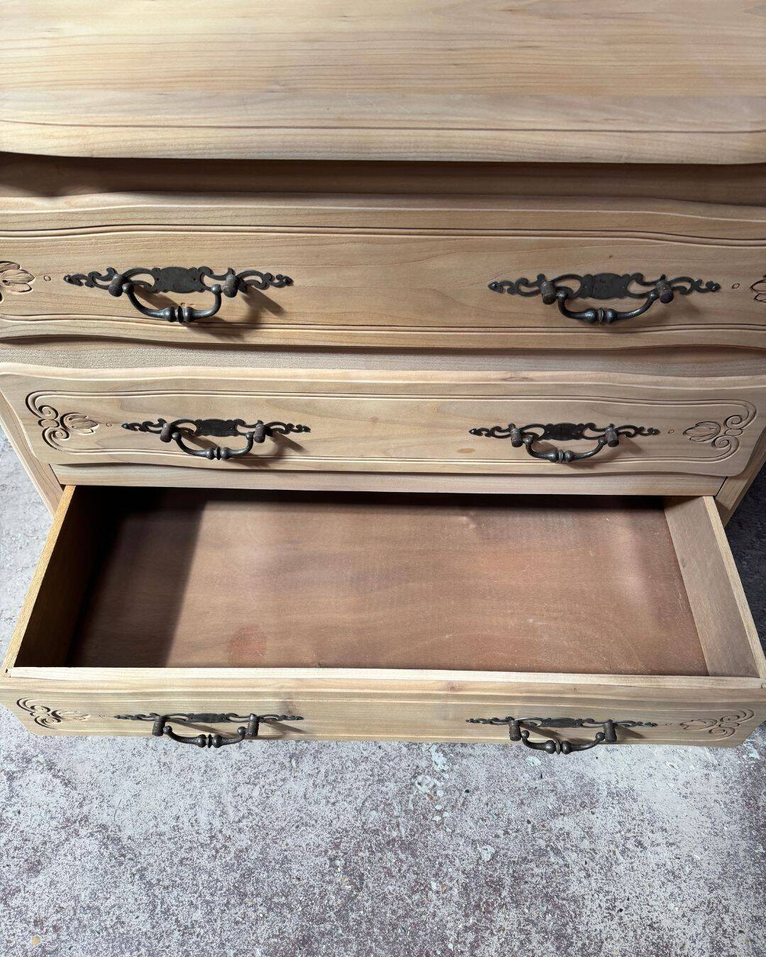 Commode in air-dried cherry wood