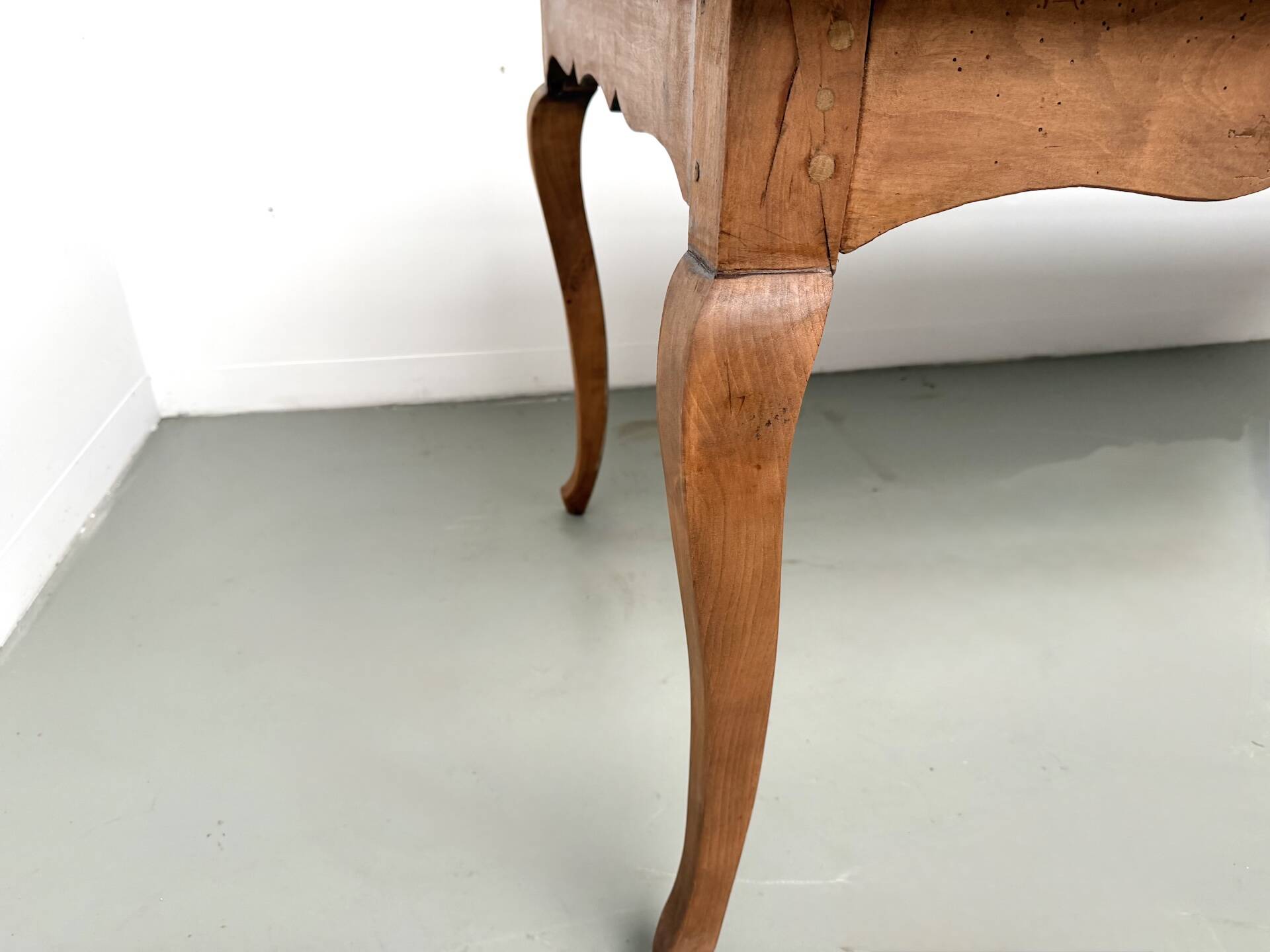 Grande table de ferme en merisier massif des années 1900