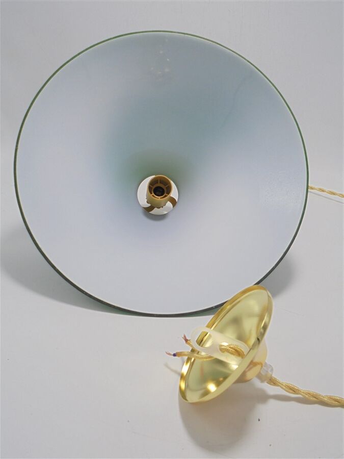 Suspension conique en opaline verte