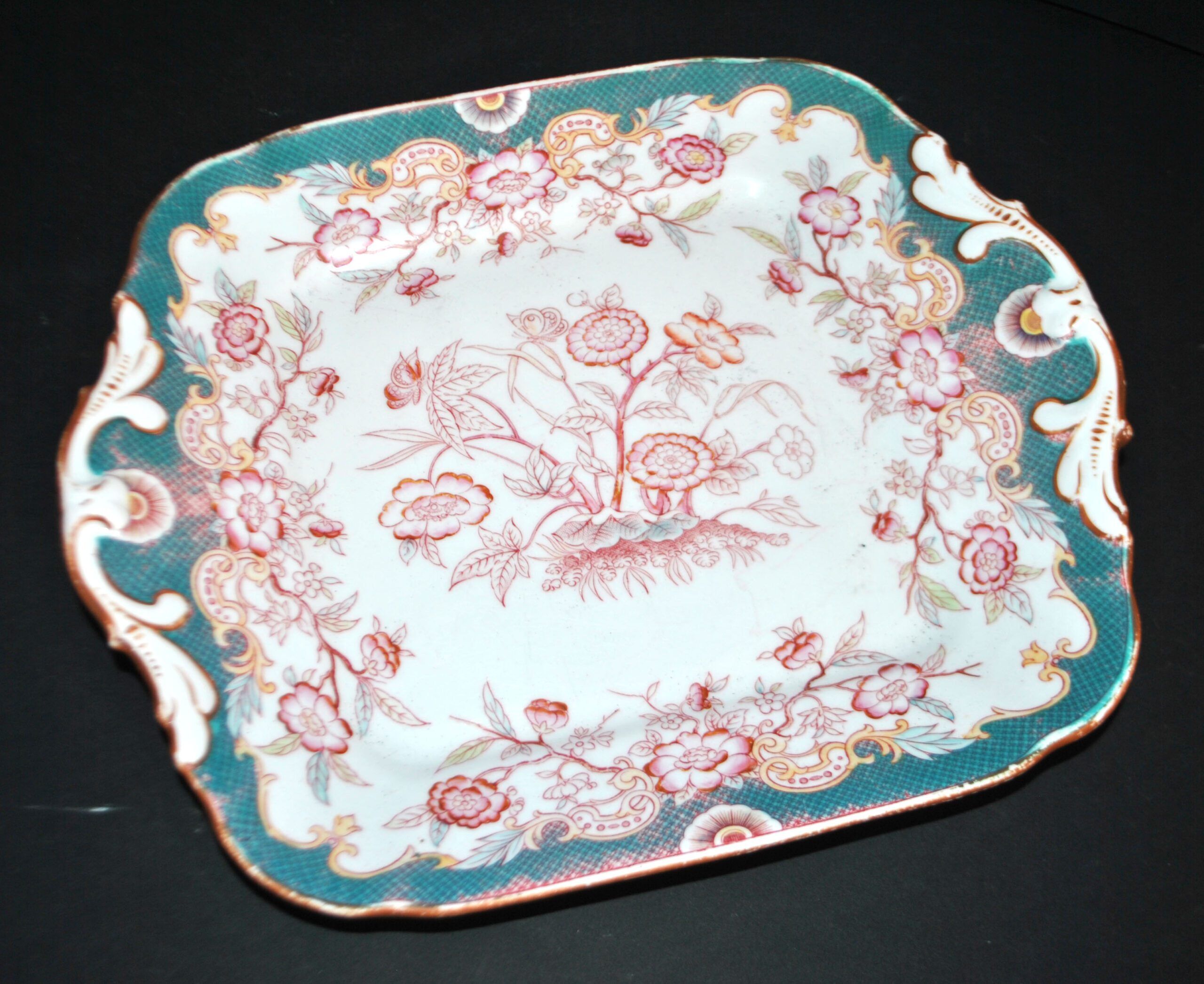 Square porcelain plate Sarreguemines model Minton 215 with Japonese decoration.