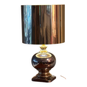 Beautiful ceramic base lamp with a golden metal shade.