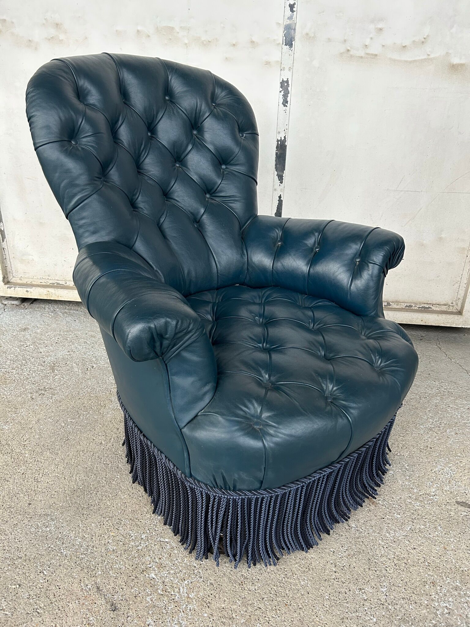 Armchair Napoleon III leather Chesterfield way, late nineteenth