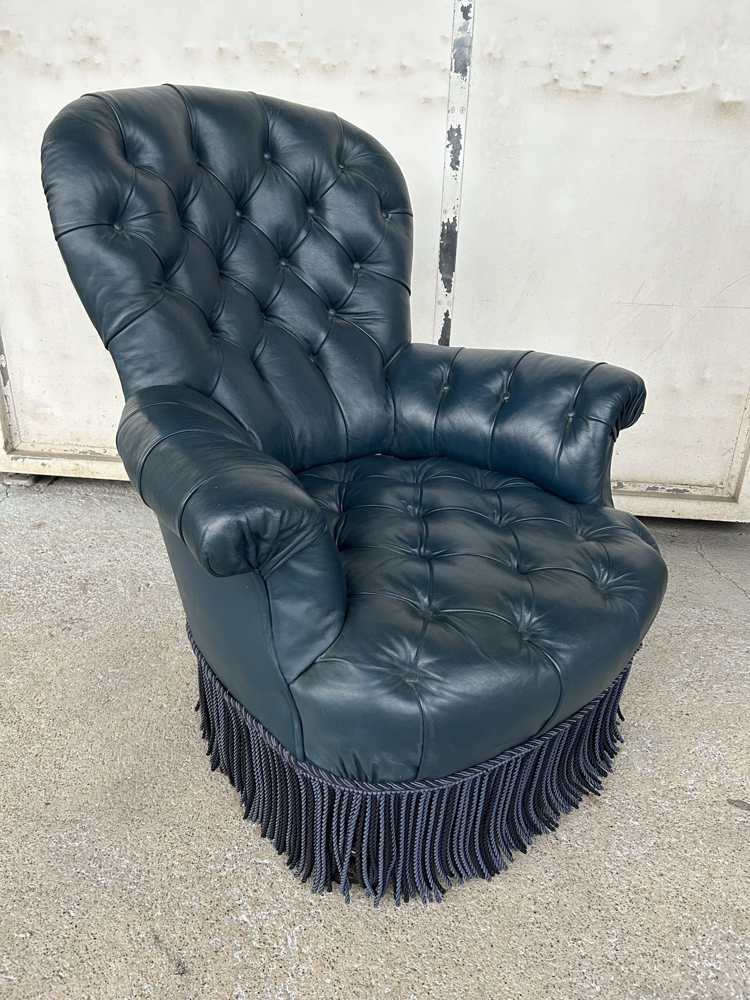 Armchair Napoleon III leather Chesterfield way, late nineteenth