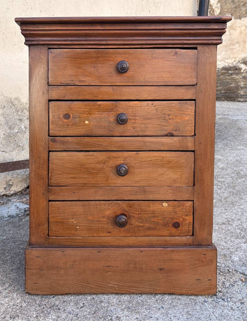 Small workshop cabinet with four drawers, mahogany finish and lined interiors.
