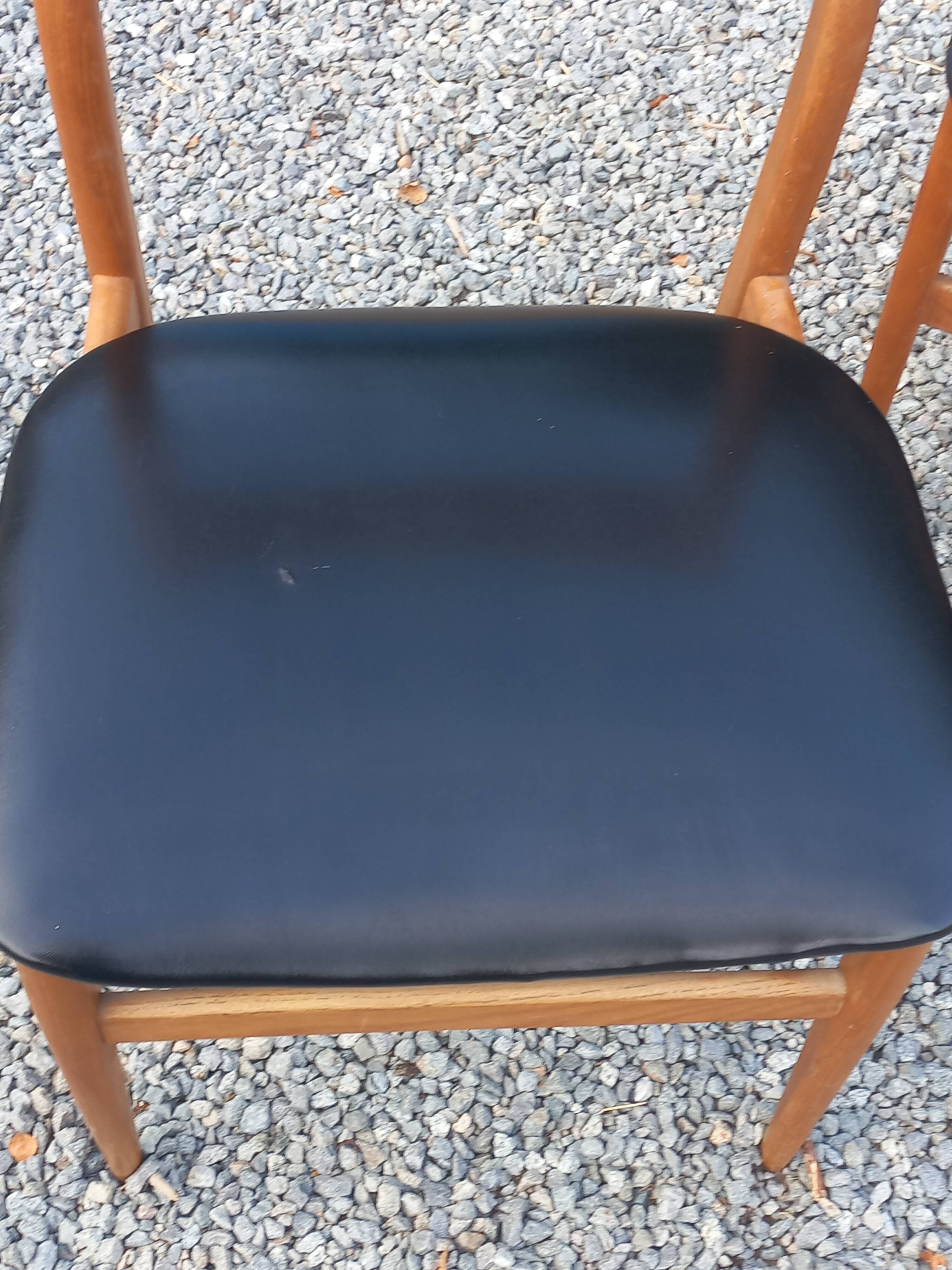 Set of 4 Scandinavian-style teak chairs from the 1970s.