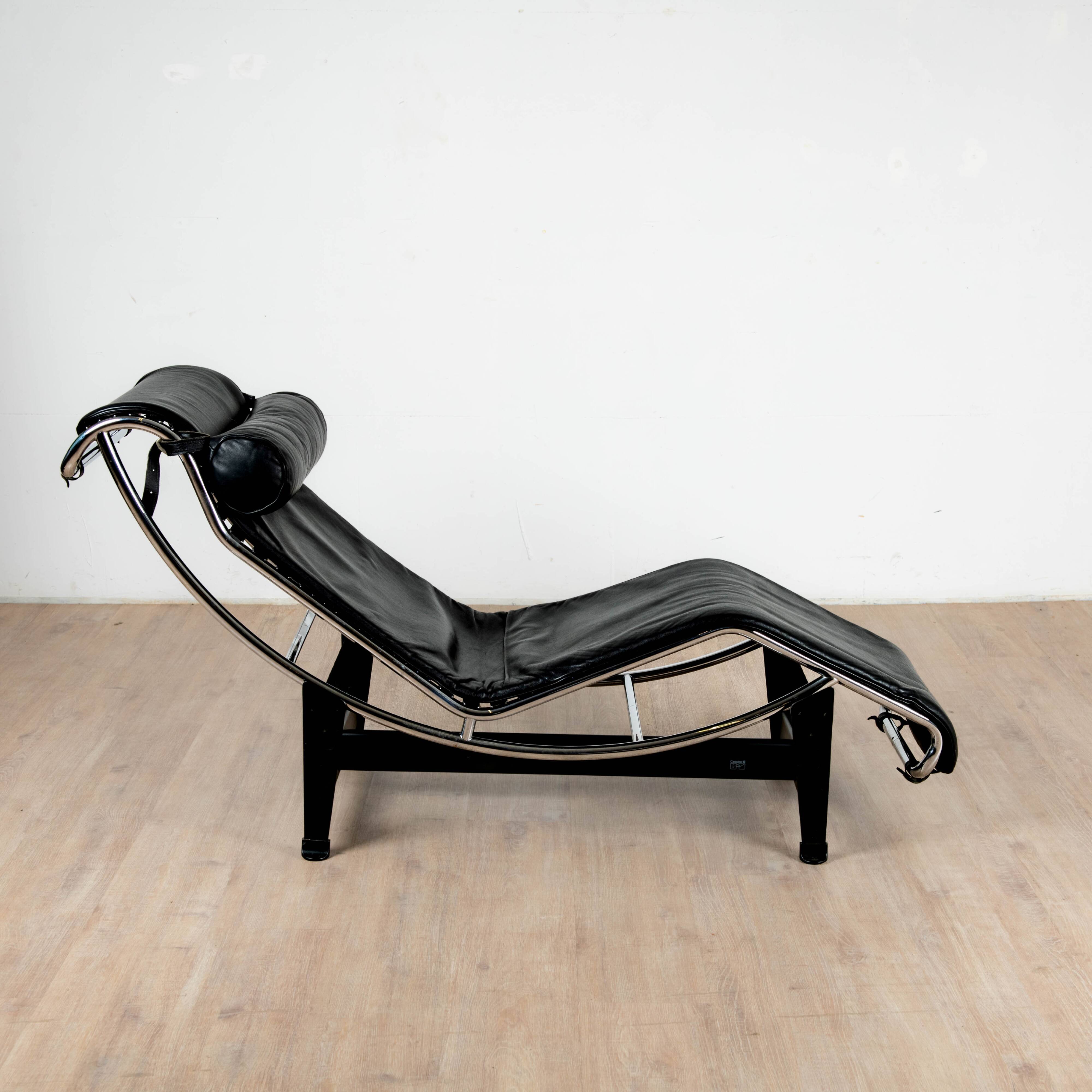 "LC4" lounge chair, Le Corbusier, Pierre Jeanneret, Charlotte Perriand, Cassina publishers