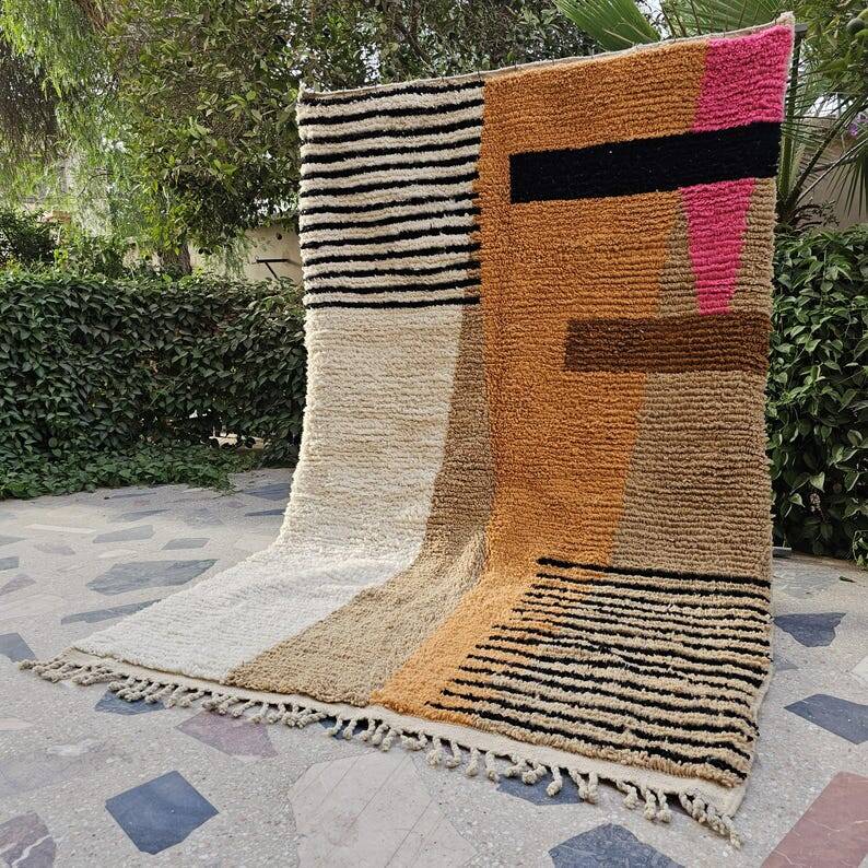 Handmade ecru rug with geometric patterns 200cm x 300cm