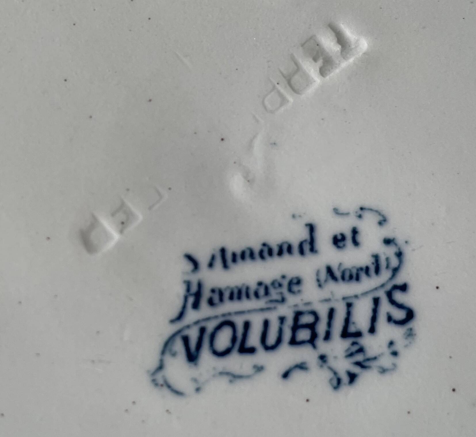 6 antique flat plates in Saint-Amand earthenware (Nord)