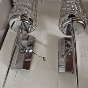 Paire d'appliques chrome et verre ciselé mid-century 