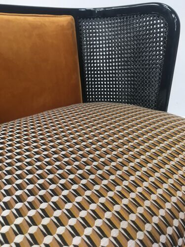 Fauteuil en bois cannage et velours
