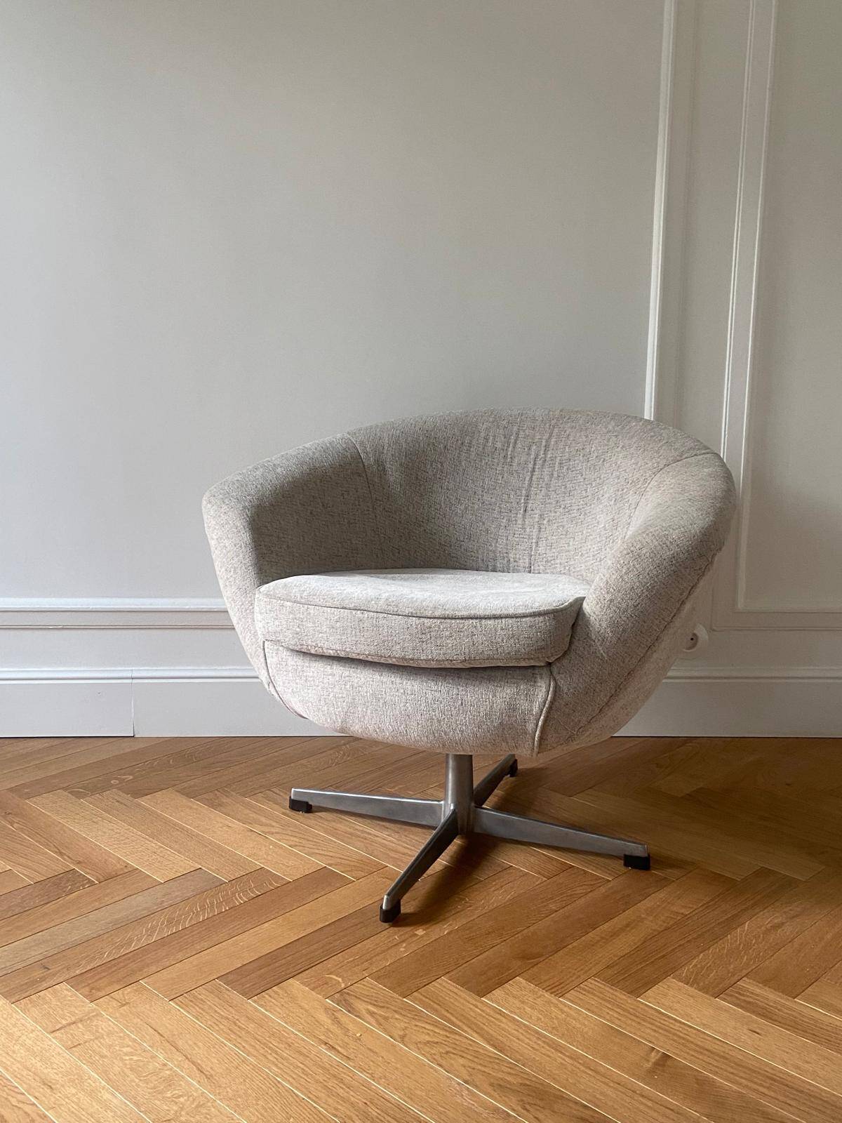 Mid-Century Scandinavian Ivory Swivel Shell Armchair