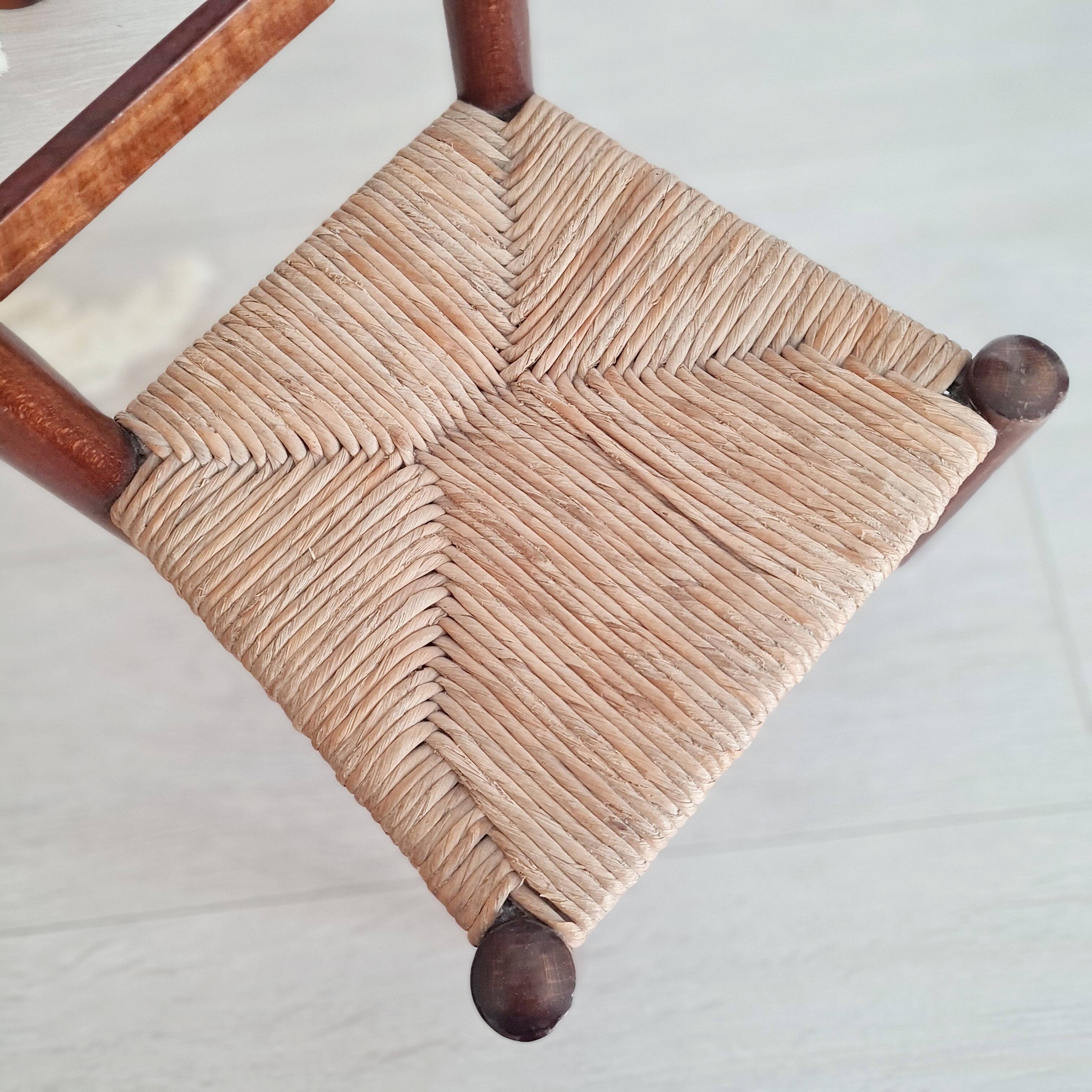 Mini wooden and straw chair - brutalist look