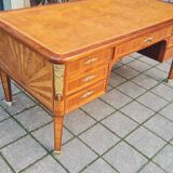 Napoleon III period desk in marquetry from the 19th century.