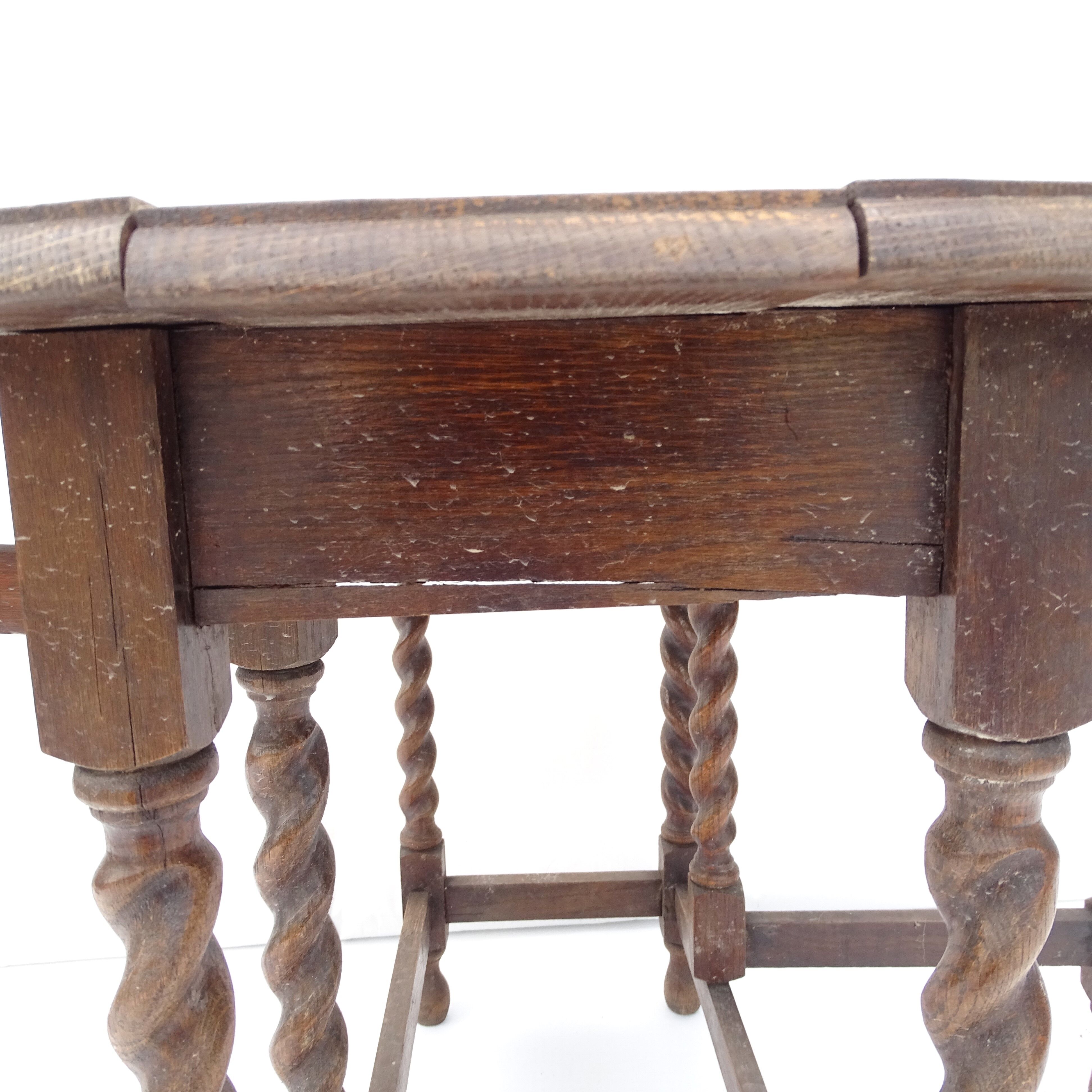 Table get leg in waxed oak.