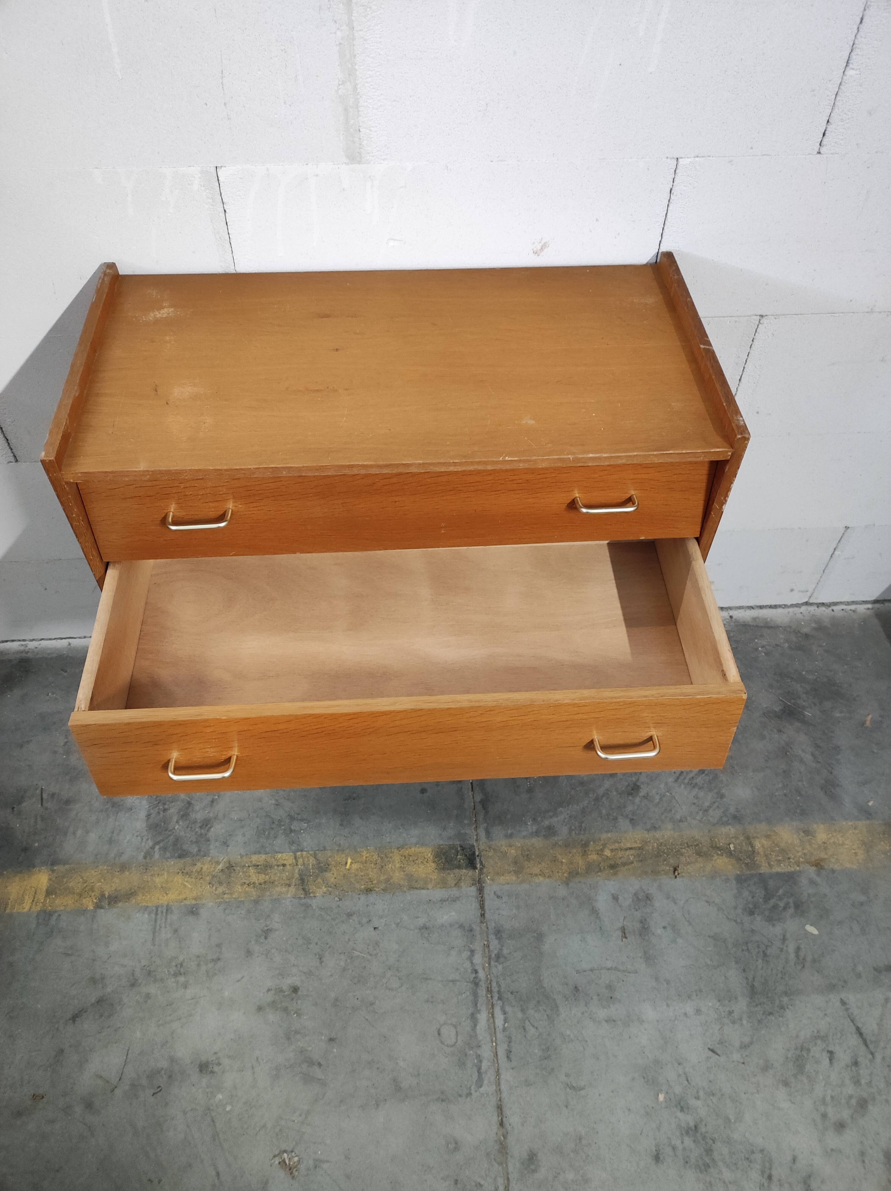 Commode vintage pieds fuseau