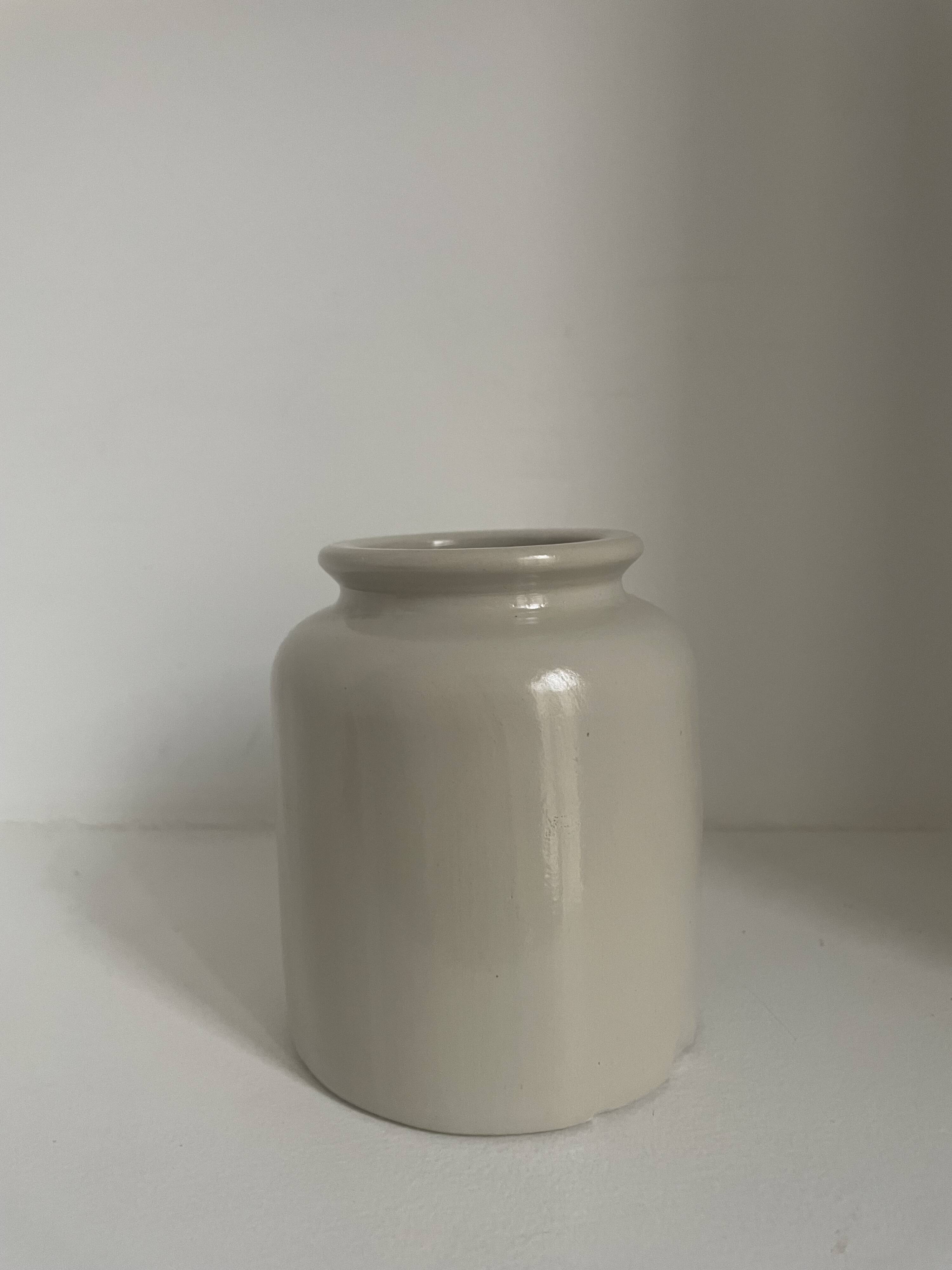 Set of 20 decorative items