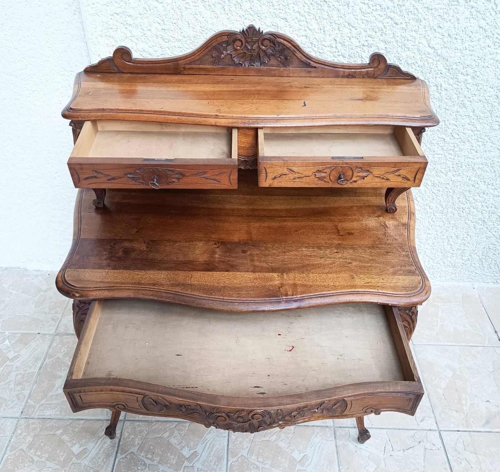 Louis XV desk in walnut