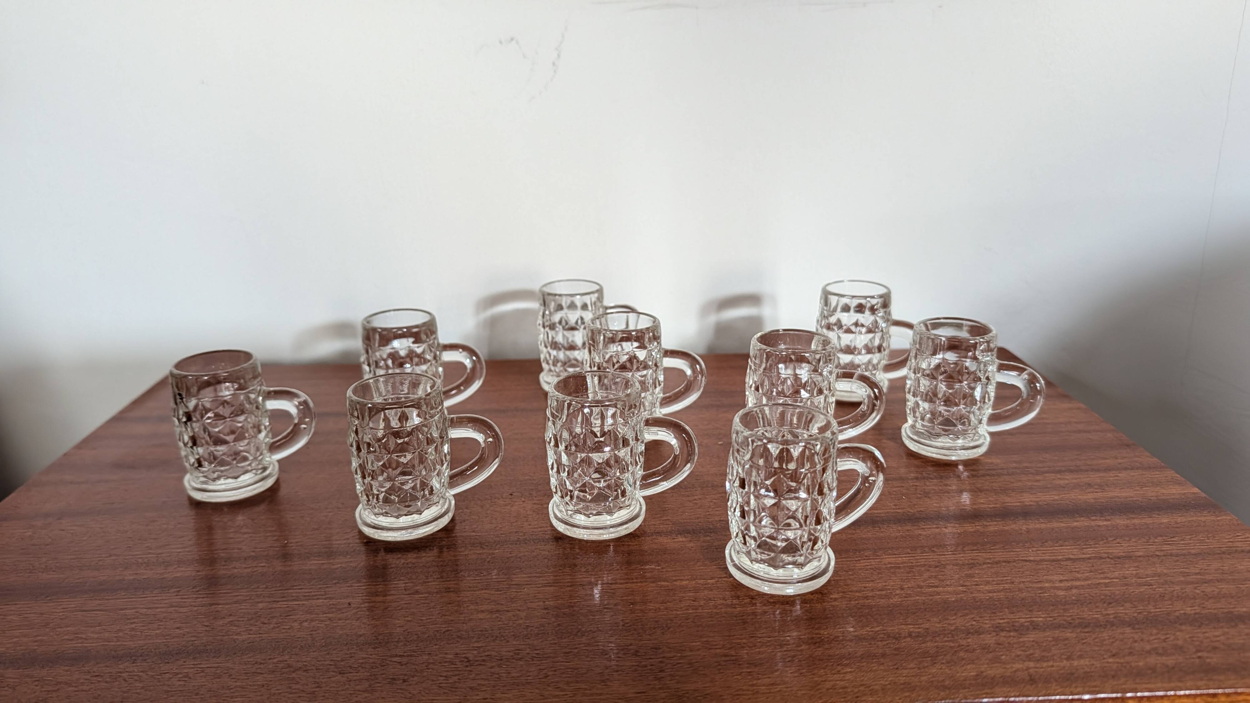 10 verres à liqueur en forme de chope