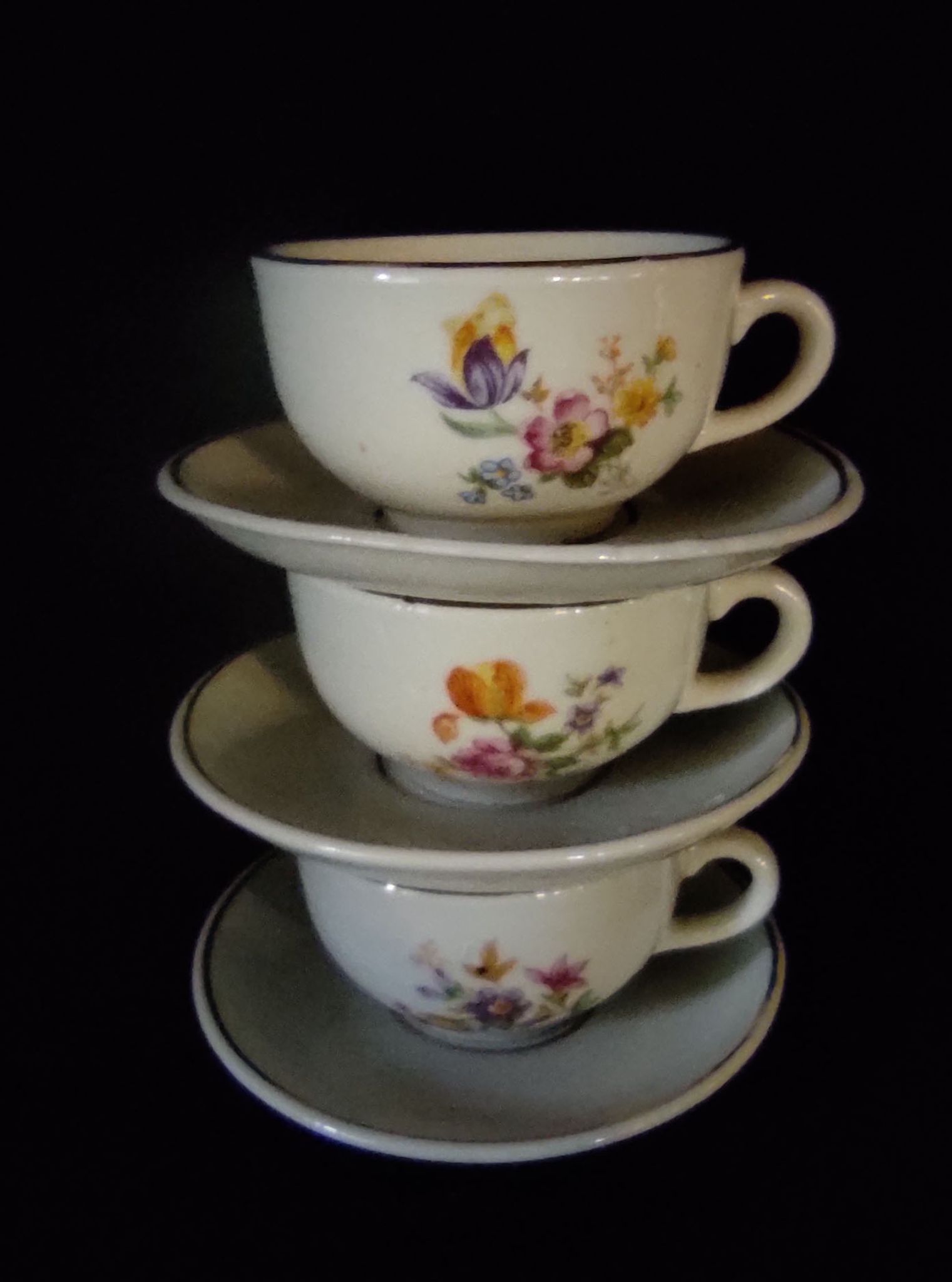 Cups for dinette