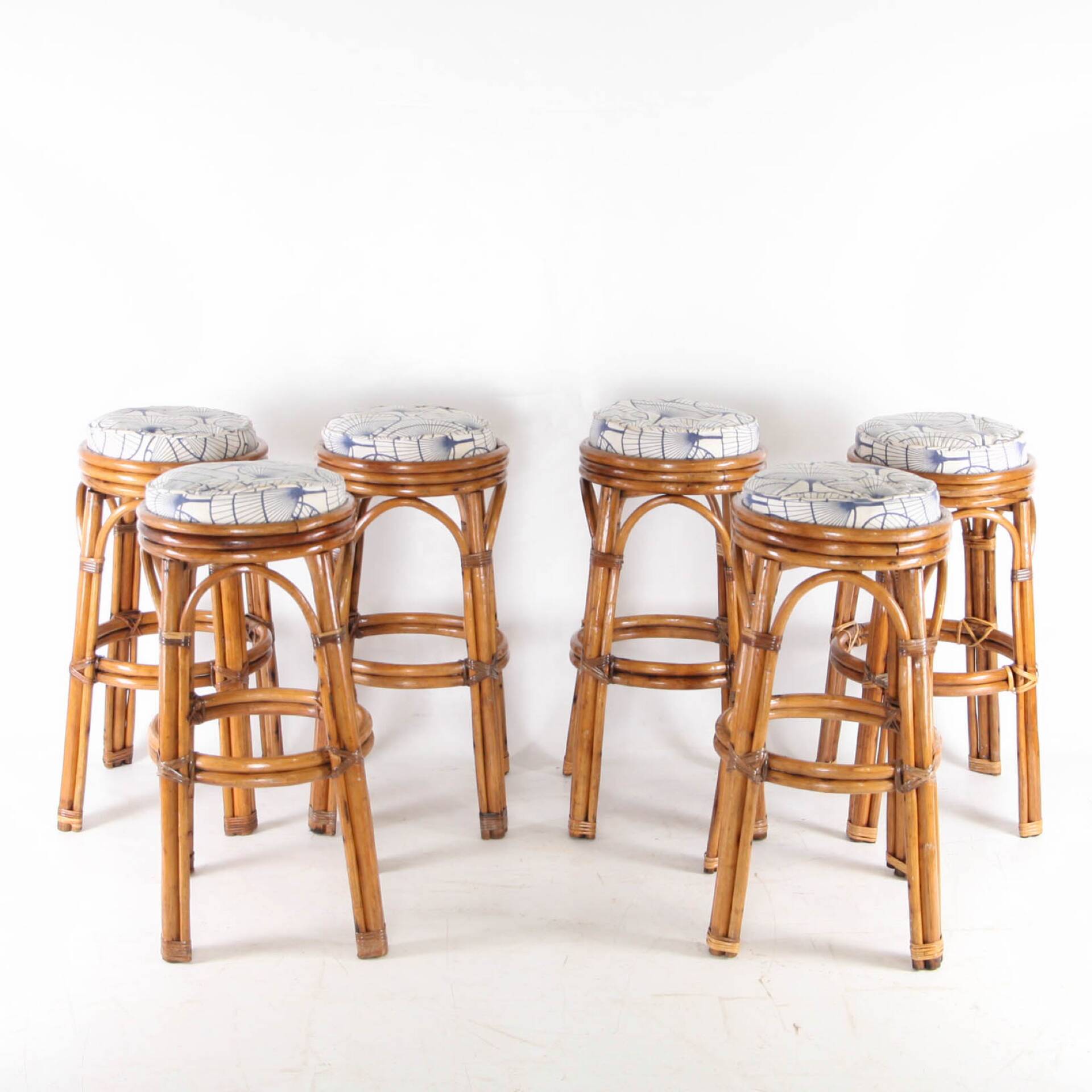 Set of 6 rattan stools