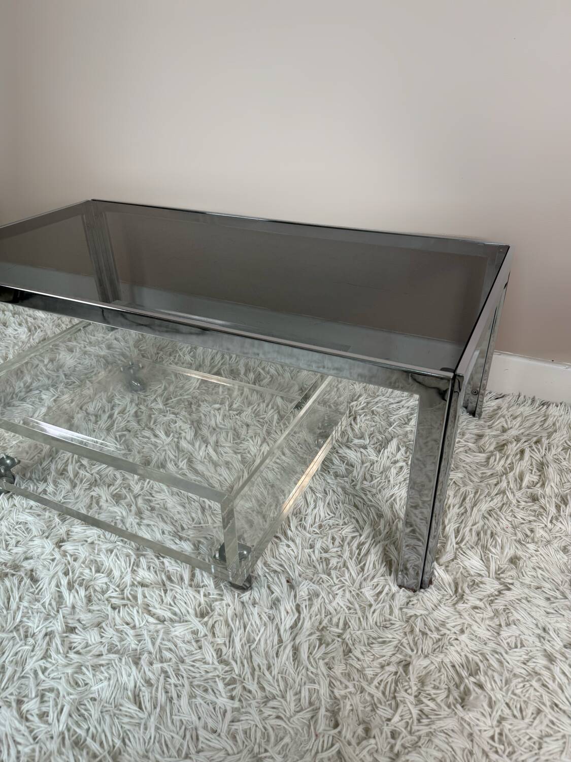 Table basse chromée et verre fumé années 70